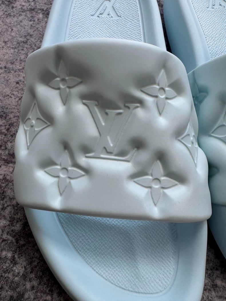 Louis Vuitton Louis Vuitton Baby Blue Embossed Slipper Size US 8 / EU 41 - 5 Thumbnail