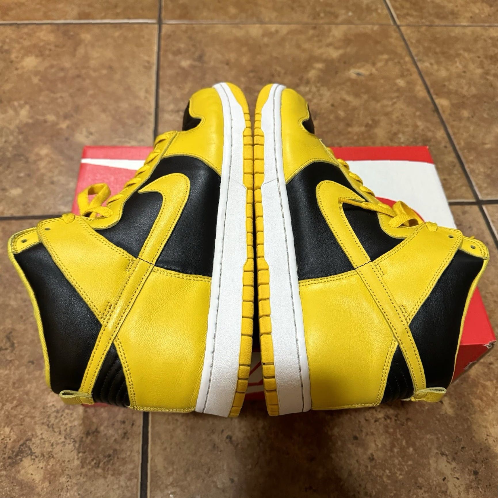 Nike **Nike Dunk High SP Varsity Maize Iowa Size 13 Wu Tang Yellow Black** User: **Nike Dunk High SP Size 13 Varsity Maize Iowa Wu Tang Yellow Black** Size US 9 / EU 42 - 6 Thumbnail