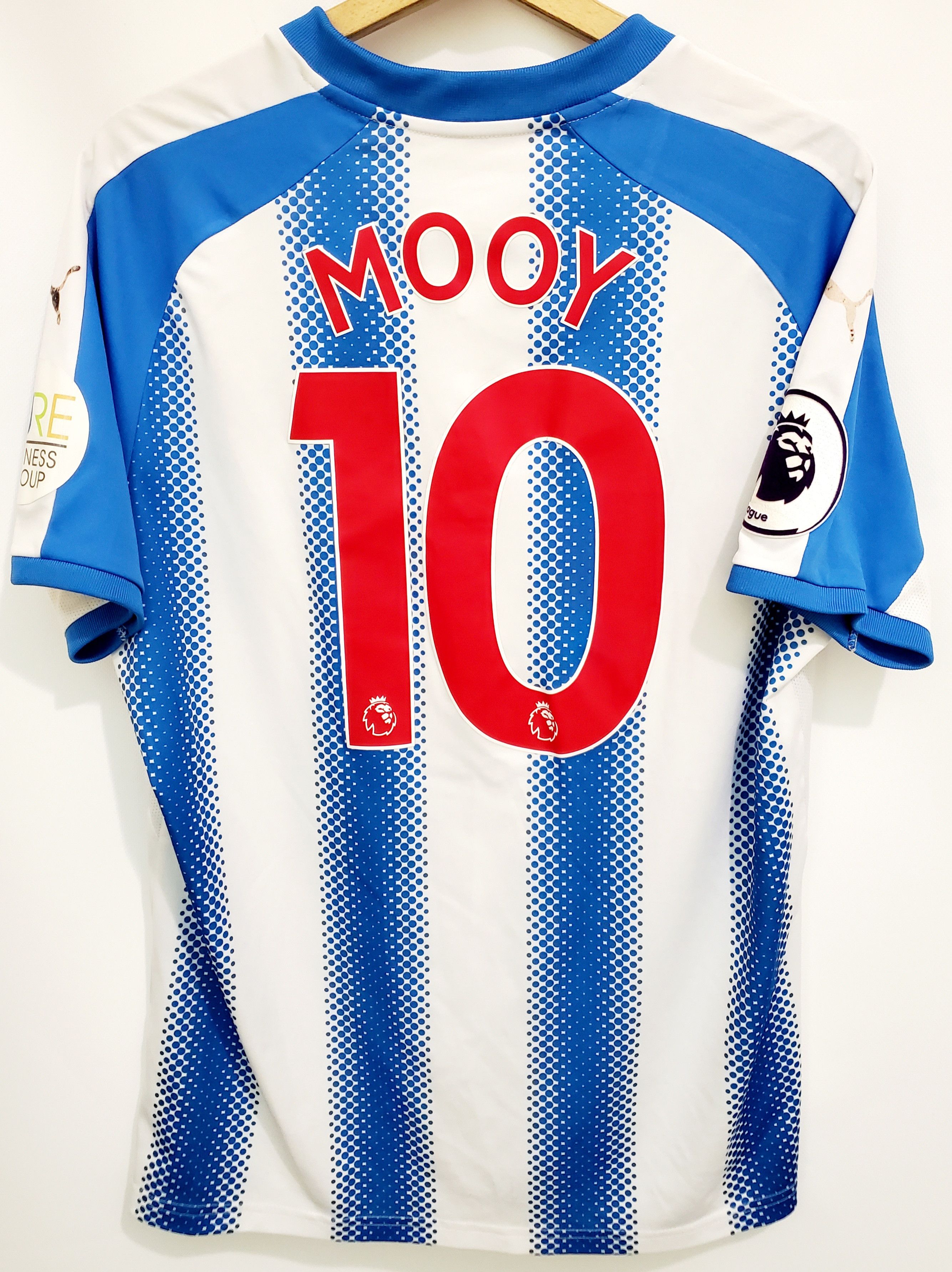Puma Huddersfield town 2017-2018 home jersey #10 MOOY size L Size US L / EU 52-54 / 3 - 2 Thumbnail