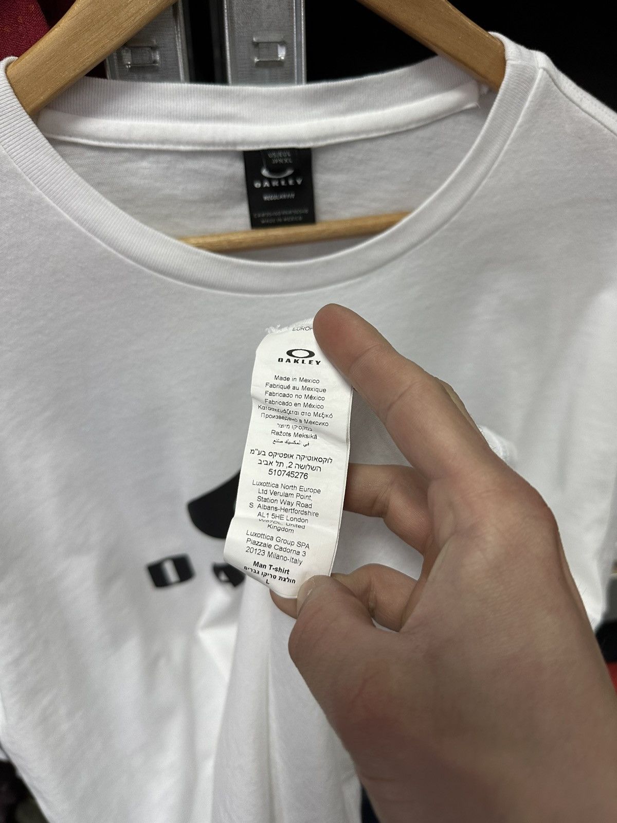 Oakley Vintage Oakley T-Shirt Big Logo Outdoor Japanese White Tee Size US L / EU 52-54 / 3 - 12 Thumbnail