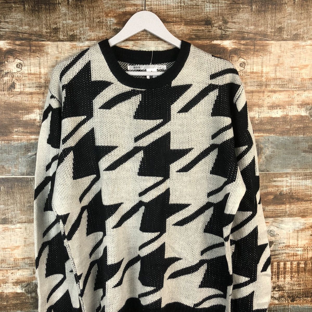 Vintage DLL H.O.B White Black star sweatshirt Knitwear #C037 Size US L / EU 52-54 / 3 - 5 Thumbnail