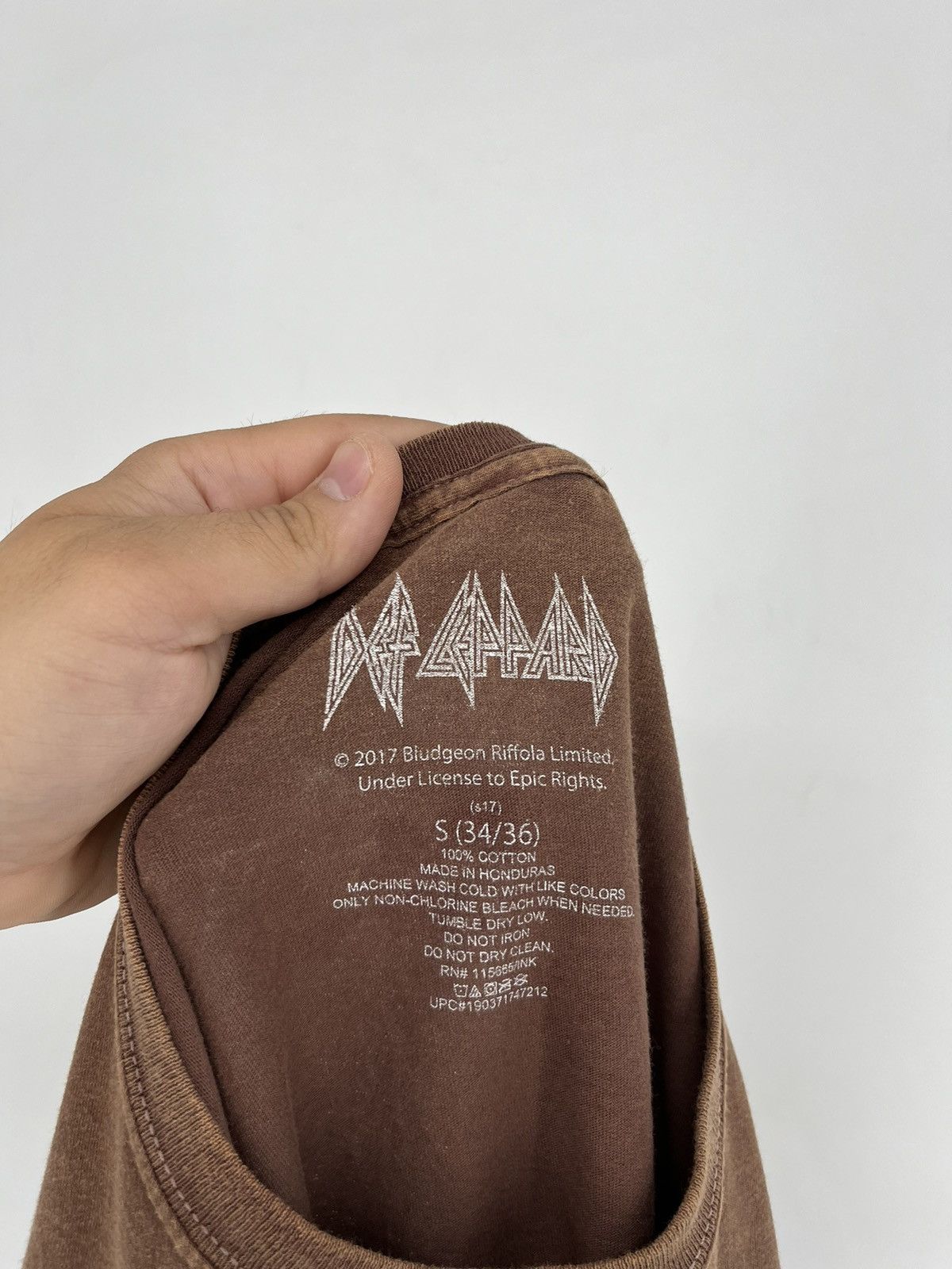 Band Tees × Vintage Vintage Y2K Def Leppard Band Tee Size S Faded Double Sided Size US S / EU 44-46 / 1 - 9 Thumbnail