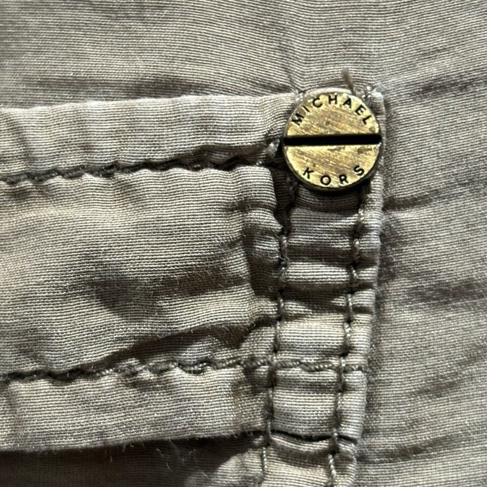 Michael Kors MICHAEL KORS Olive Green Button-Up Utility Blouse Sz S Size S / US 4 / IT 40 - 7 Thumbnail