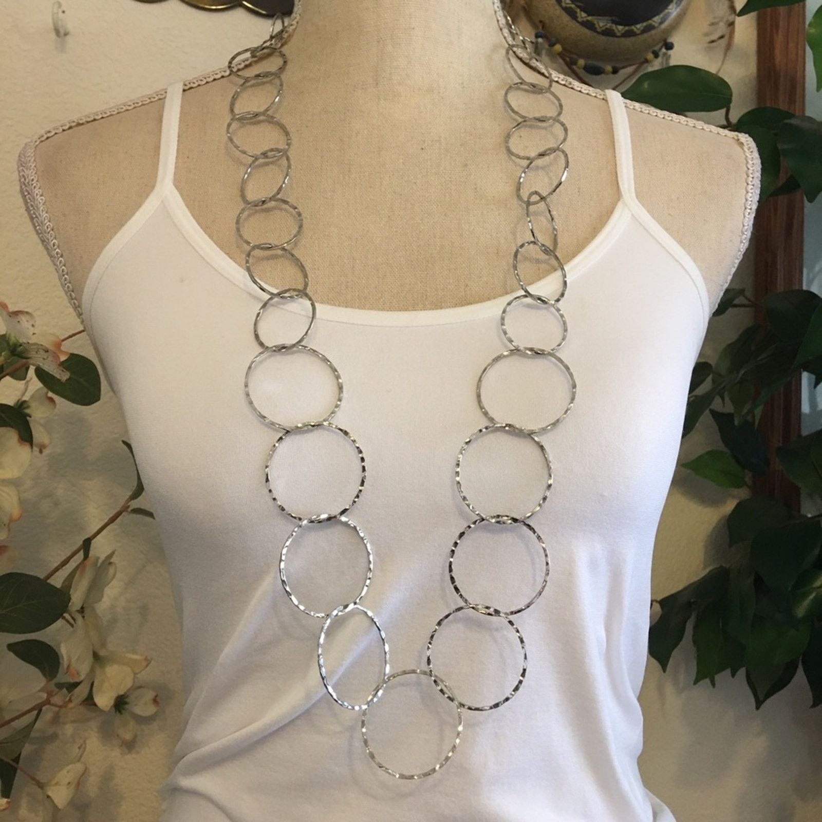 Jewelry Graduated silver tone hammered link necklace Size ONE SIZE - 1 Thumbnail