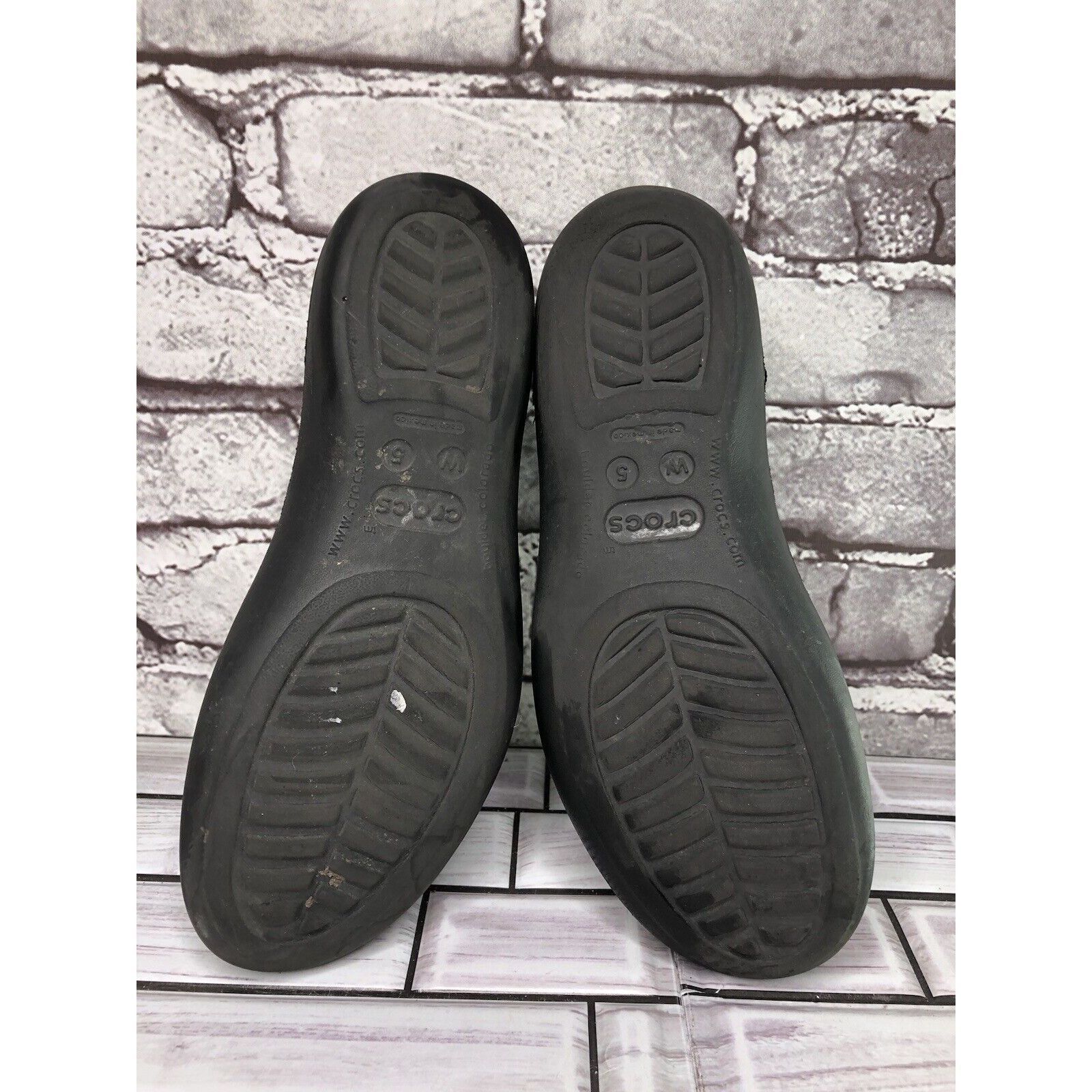 Crocs Crocs Jayna Black Rubber Comfort Casual Closed Toe Slingback Size US 5 / IT 35 - 8 Thumbnail