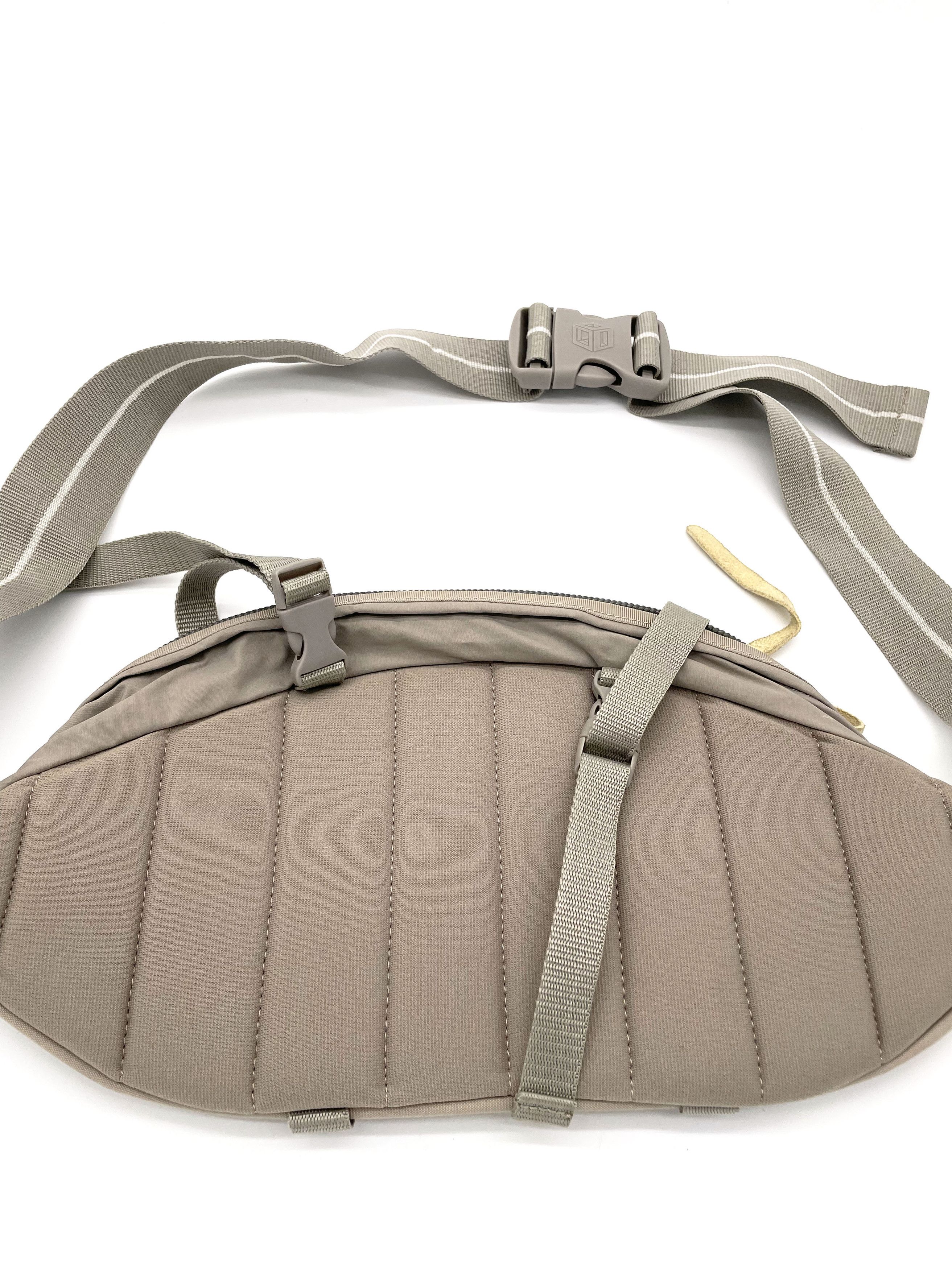 General Research 2000's The Useless Bag Waistbag Size ONE SIZE - 6 Thumbnail