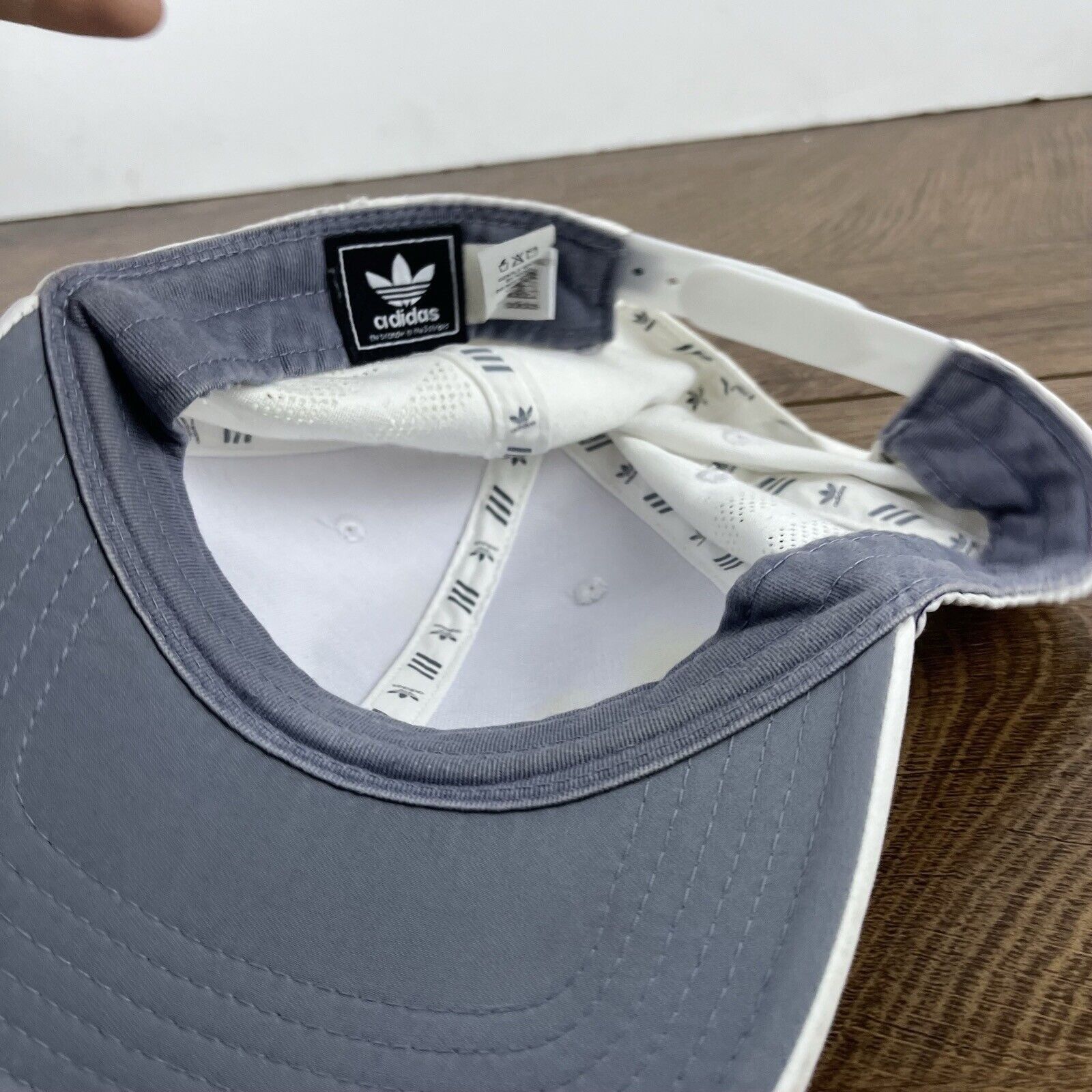 Adidas Adidas Snapback Hat Adidas Snapback Hat White Adjustable Hat Size ONE SIZE - 13 Thumbnail