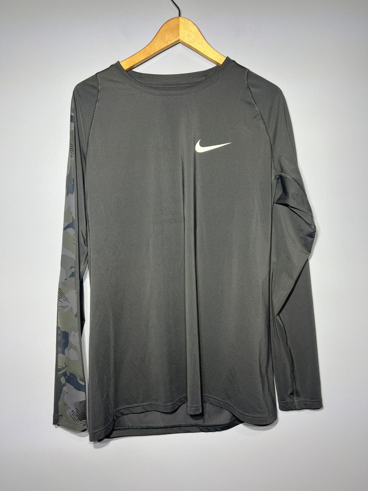 Nike Nike Shirt Mens L Grey / Black L/S Camo Performance Dri-FIT Size US L / EU 52-54 / 3 - 2 Thumbnail