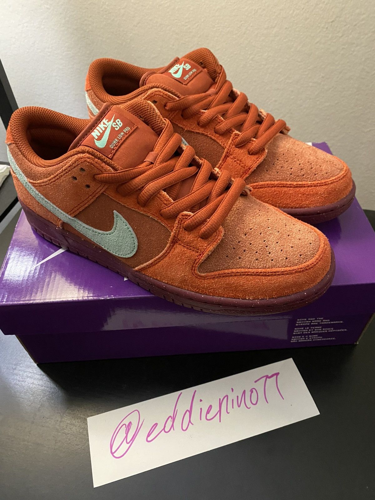 Nike Nike SB Dunk Low PRM (MYSTIC RED) Size US 8.5 / EU 41-42 - 1 Thumbnail