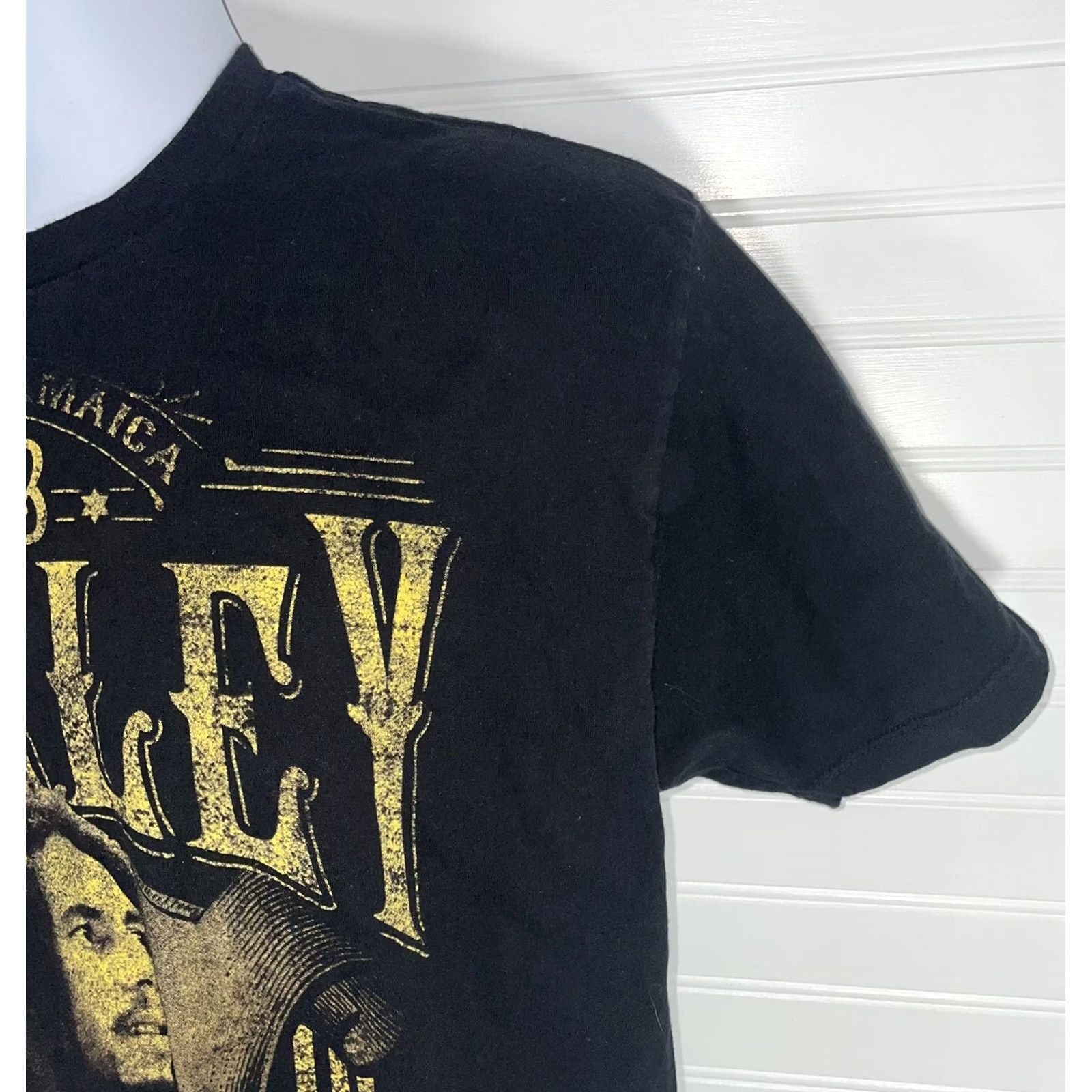 Vintage VINTAGE Bob Marley Shirt Men L Black Zion Rootswear Crew Neck Graphic T-Shirt Mens Music 2017 Mexico Size US L / EU 52-54 / 3 - 7 Thumbnail