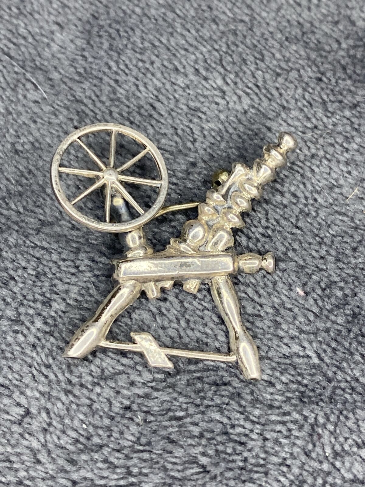 Other Vintage Sterling Silver Traditional Fiber Spinning Wheel Pin Size ONE SIZE - 1 Thumbnail