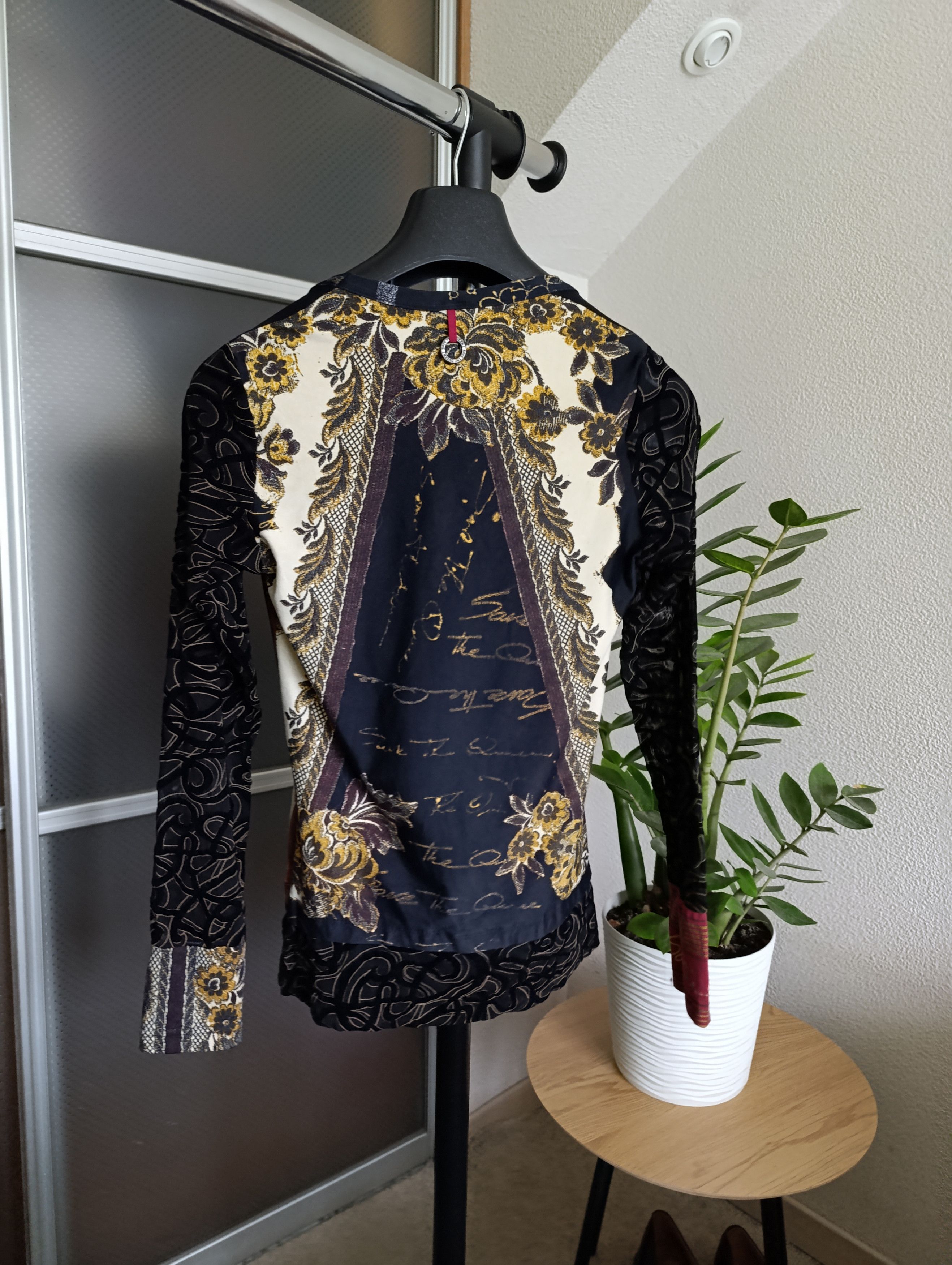 Other SAVE THE QUEEN Y2K PRINTED GRAPHIC MESH LONG SLEEVE TOP Size L / US 10 / IT 46 - 15 Thumbnail