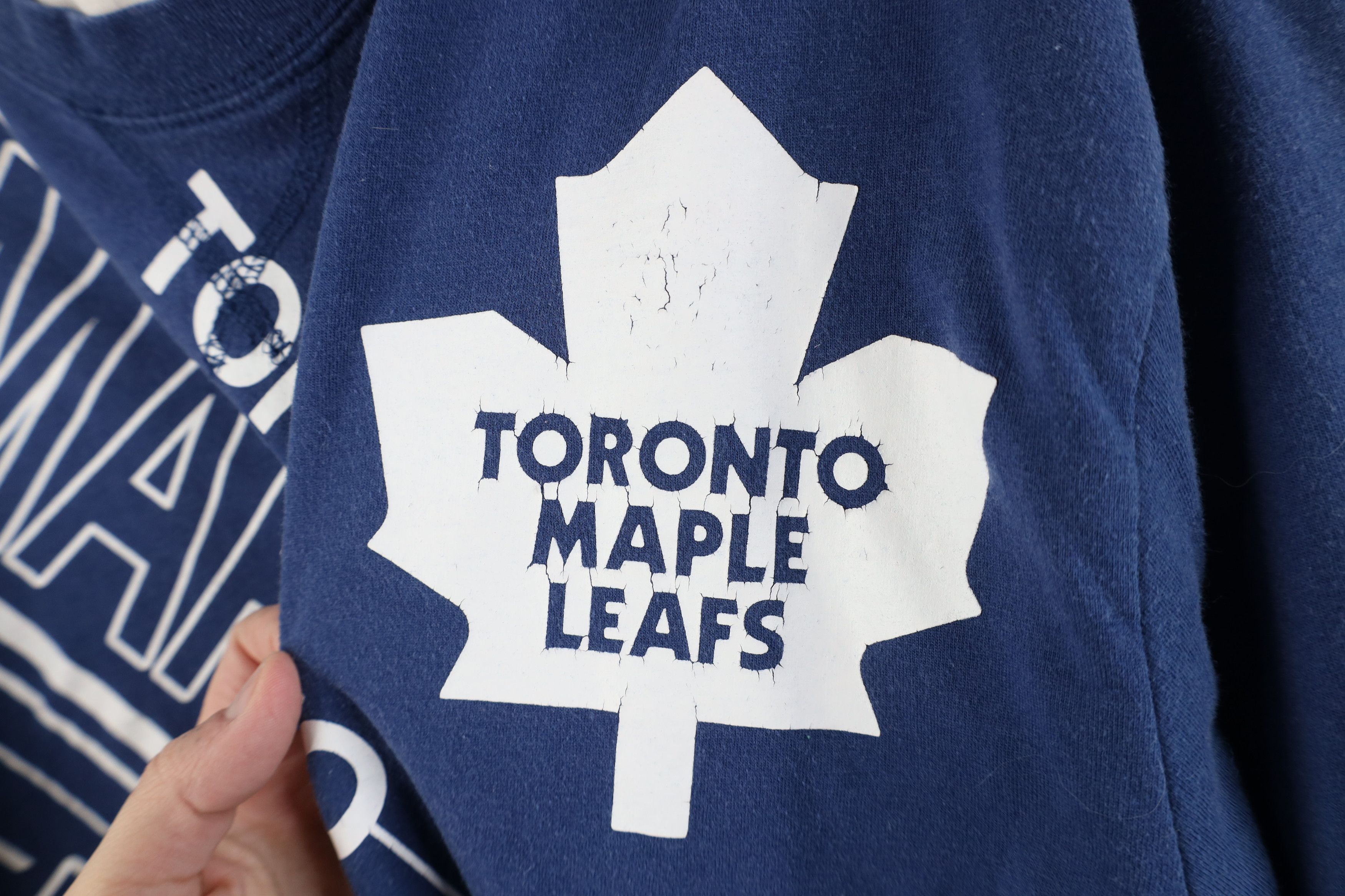 Reebok Vintage Reebok Knit Toronto Maple Leafs Long Sleeve T-Shirt Size US XL / EU 56 / 4 - 5 Thumbnail