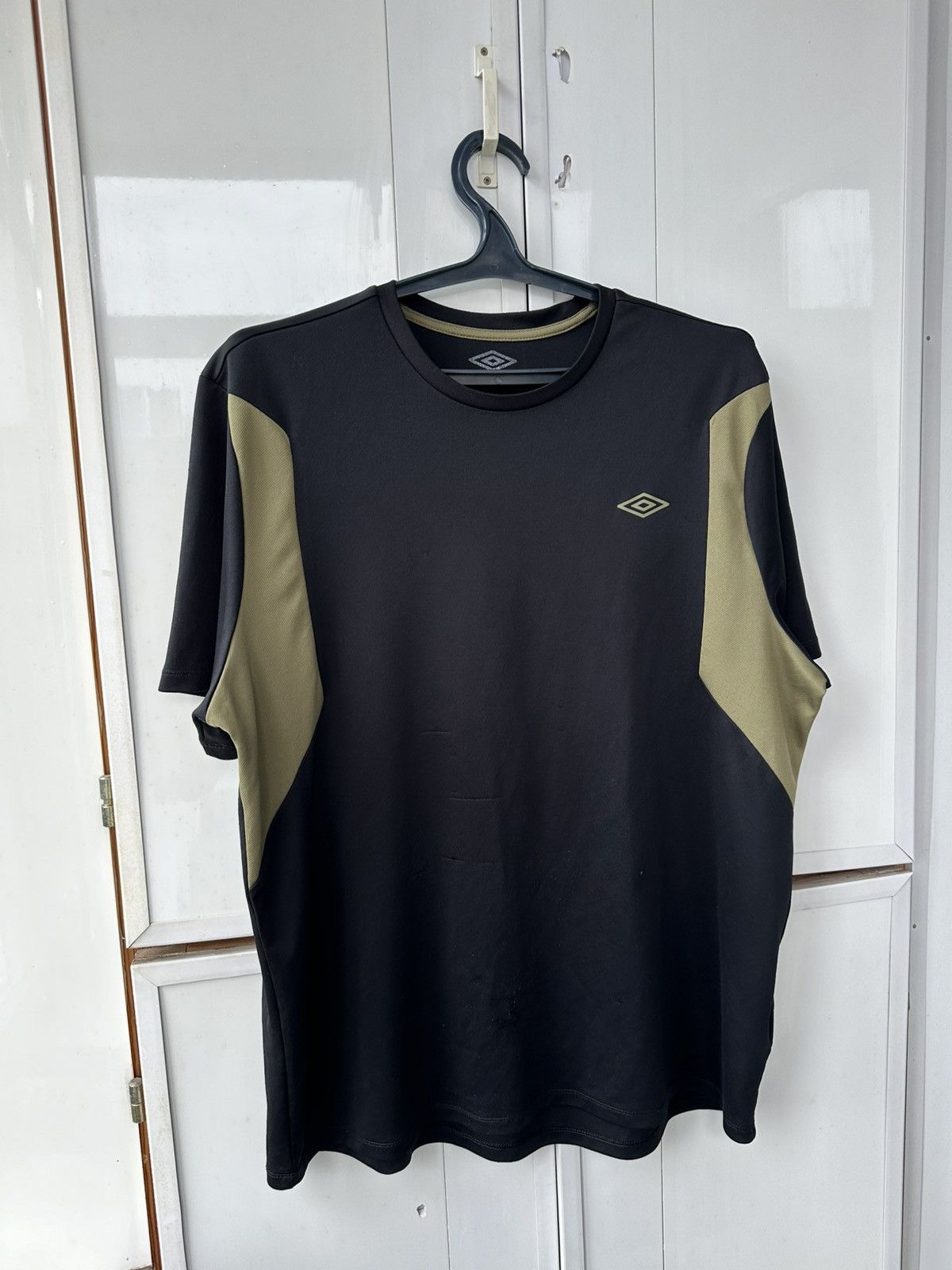 Umbro Vintage Umbro T-shirt Distressed Sport Nylon Fit Size US L / EU 52-54 / 3 - 2 Thumbnail