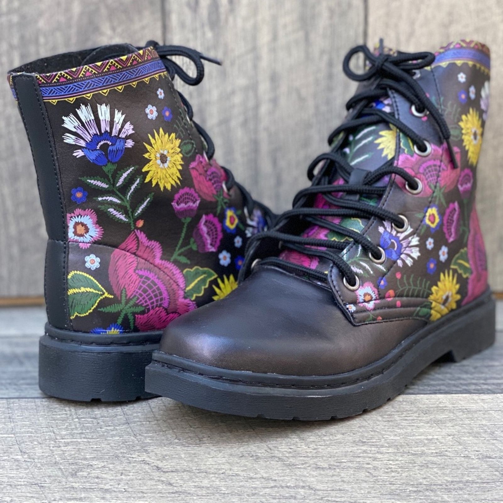 Goods Yes We Vibe Flower Unisex Chelsea Combat … Size US 11 / IT 41 - 1 Thumbnail