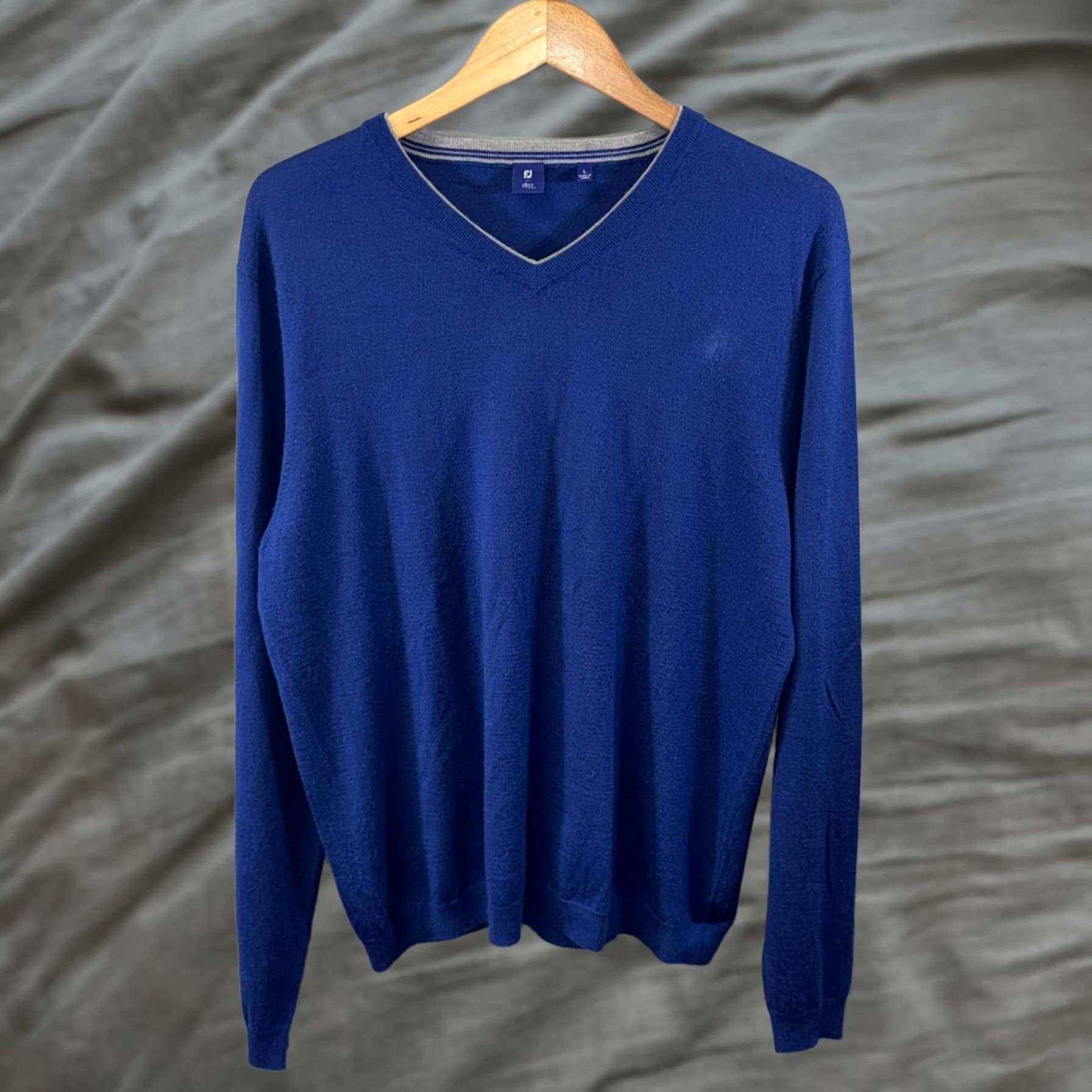 Footjoy FootJoy Sweater Mens L Blue 100% Cashmere V Neck Pullover Soft Gray Trim Size US L / EU 52-54 / 3 - 1 Thumbnail