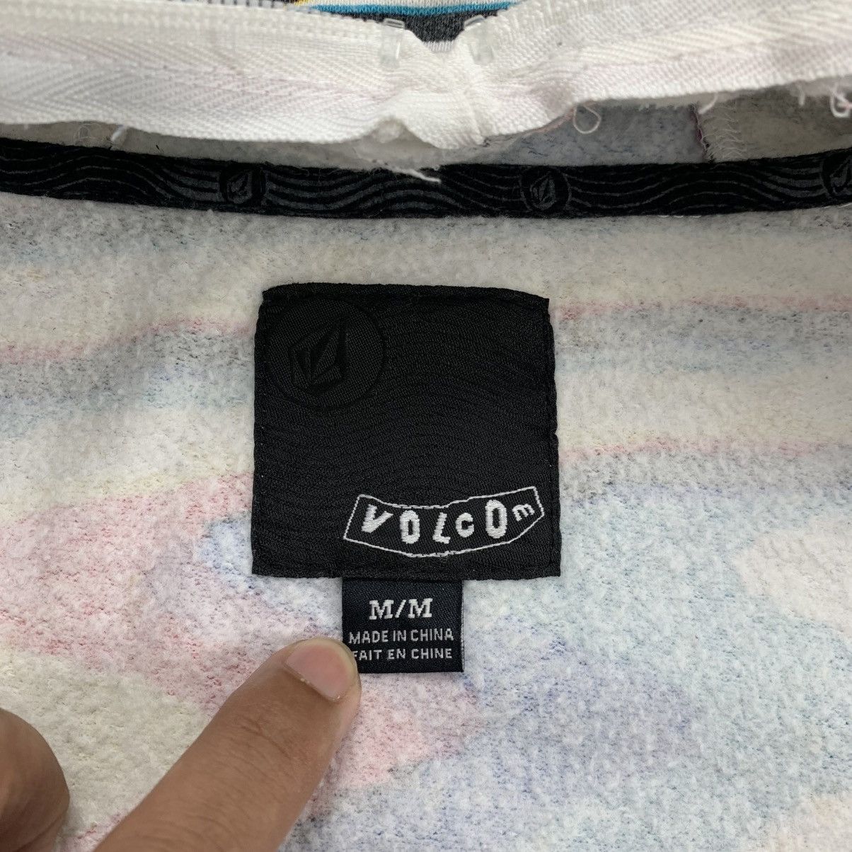 Volcom 2000’s Volcom Genuine Rainbow Stripe Monster Fullzip Hoodie Size US M / EU 48-50 / 2 - 8 Thumbnail