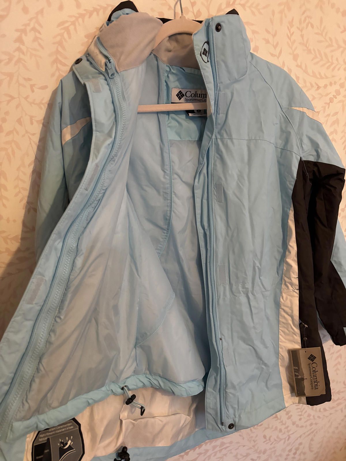 Columbia NWT Columbia Women's Light Blue and Black Waterproof Jacket Size M / US 6-8 / IT 42-44 - 7 Thumbnail