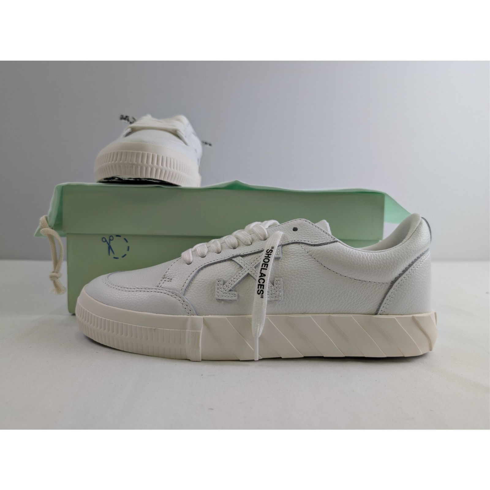 o1rshd1 Low Vulcanized Leather Sneakers in White