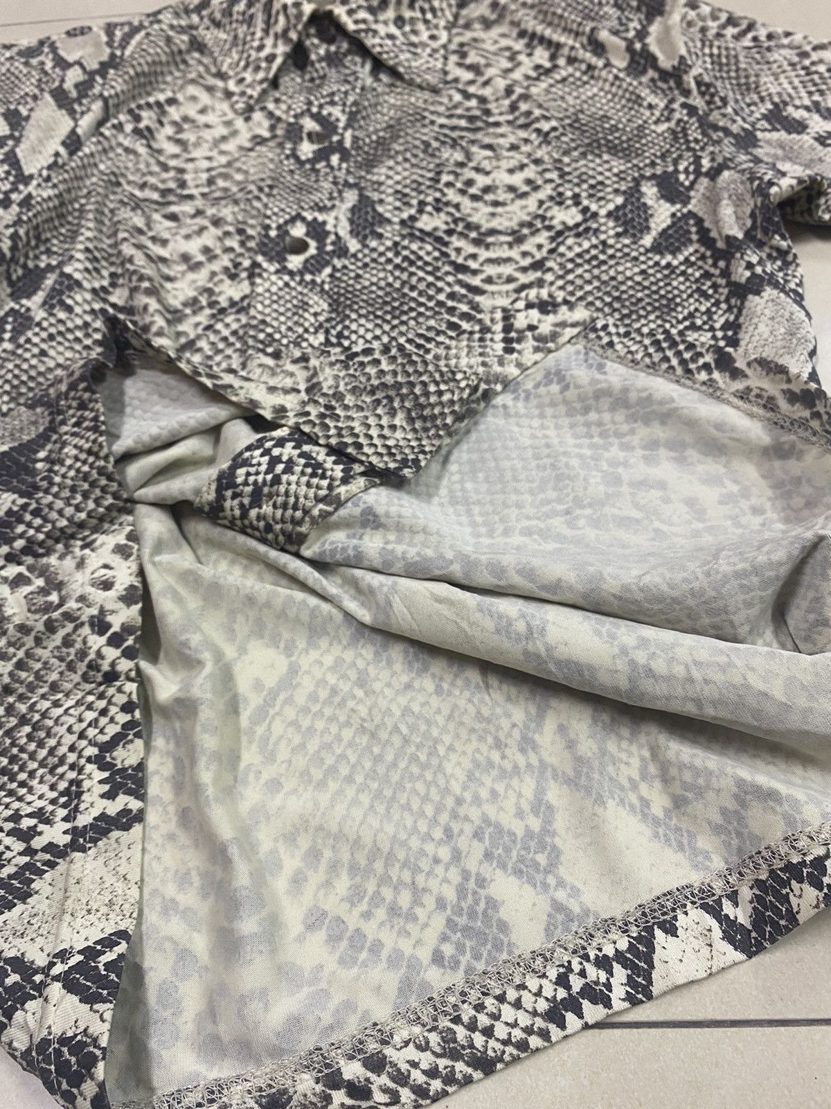20471120 × 5351 POUR LES HOMMES × Beauty Beast Japanese Brand Snake Skin Strech Shirt Size US S / EU 44-46 / 1 - 9 Thumbnail