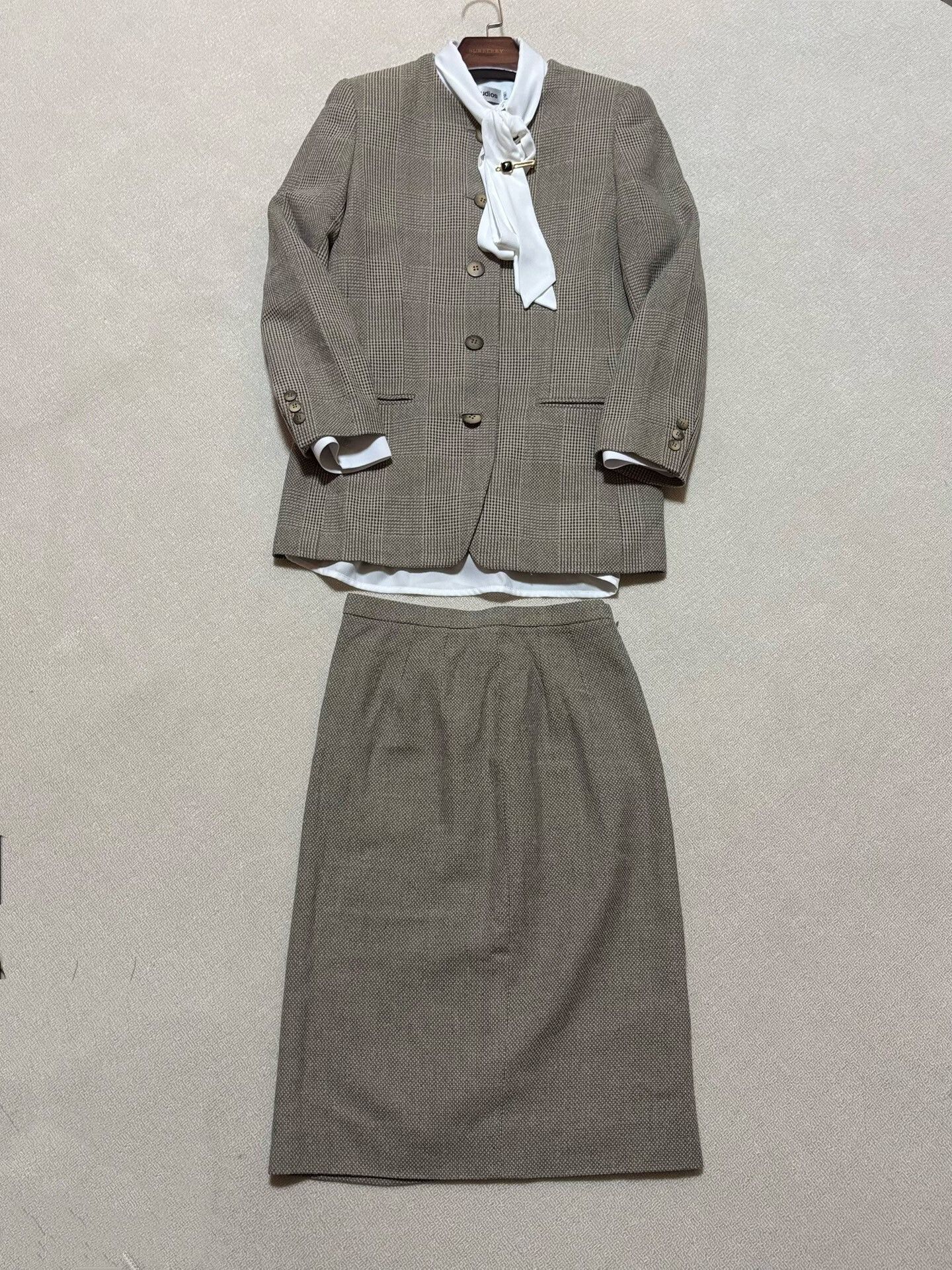 Burberry Burberry 90s Vintage Women's Suit Skirt Set Size M / US 6-8 / IT 42-44 - 1 Thumbnail