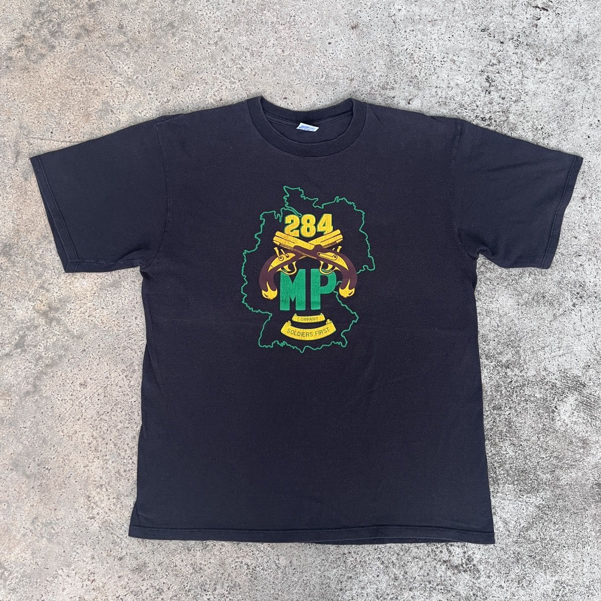 Vintage Vintage 90s 284 MP COMPANY SOLDIERS FIRST Military Tee Faded Size US XL / EU 56 / 4 - 2 Thumbnail