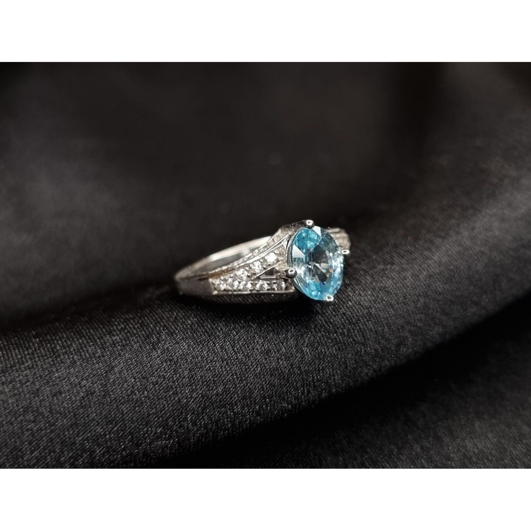 Vintage 925 Sterling Silver Sky Blue Topaz Ring With Accent Stones T Size ONE SIZE - 2 Thumbnail