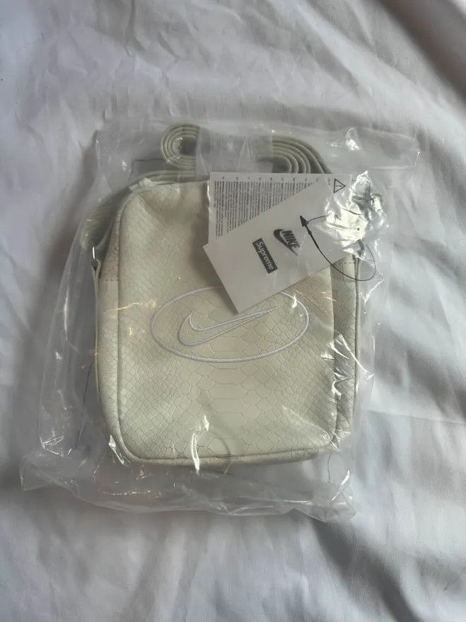 19ss Nike Supreme®︎ Shoulder Bag SILVER Supreme Nike Shoulder Bag Silver SS19 | eBay