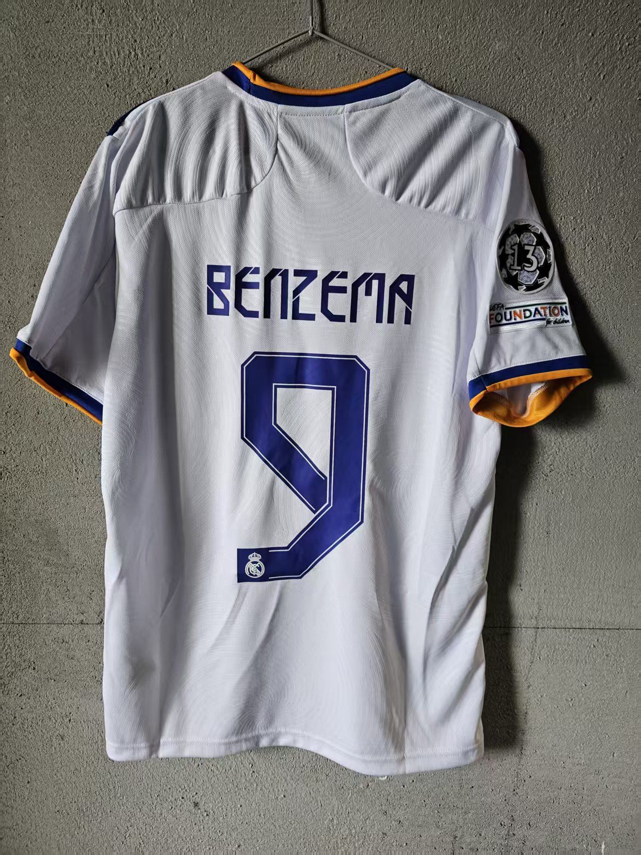 Other 2022 Real Madrid 9 Benzema Jersey Size US L / EU 52-54 / 3 - 1 Thumbnail