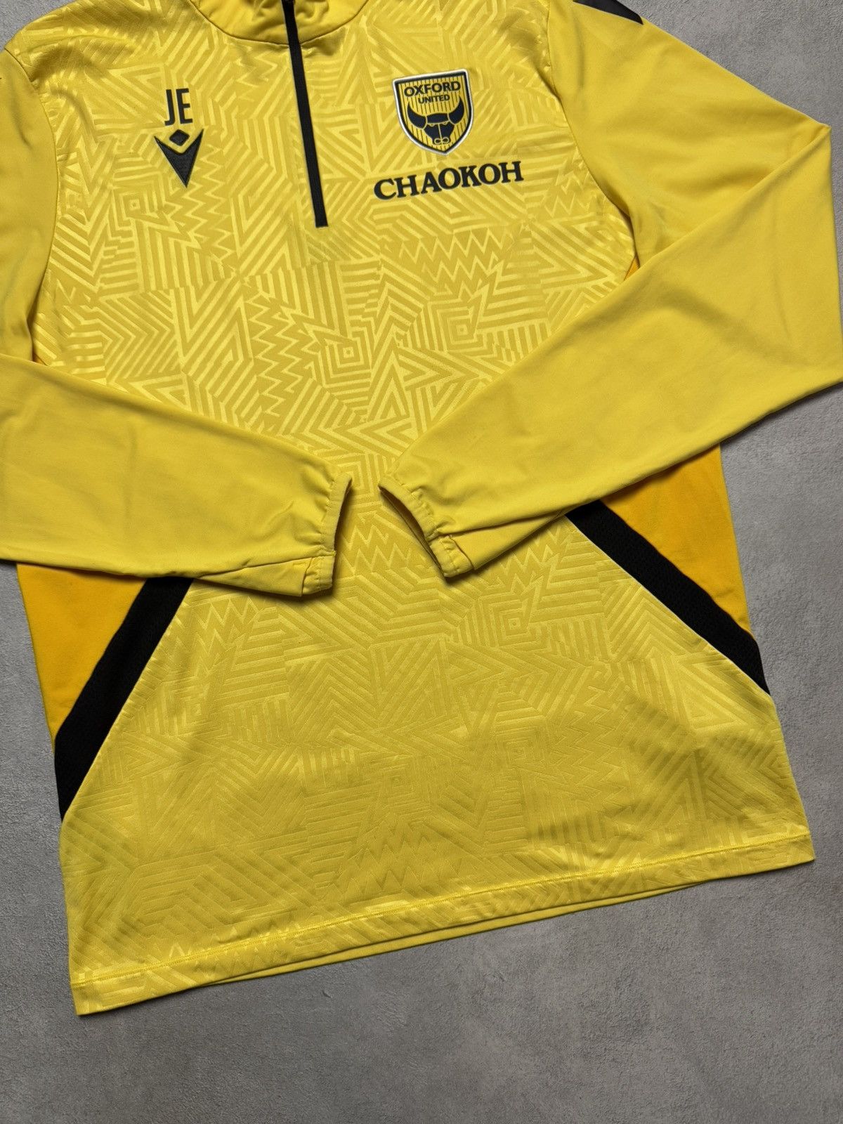 Macron Oxford United 2022 2023 Football Soccer 1/4 Zip Top Macron Size US XXL / EU 58 / 5 - 4 Thumbnail