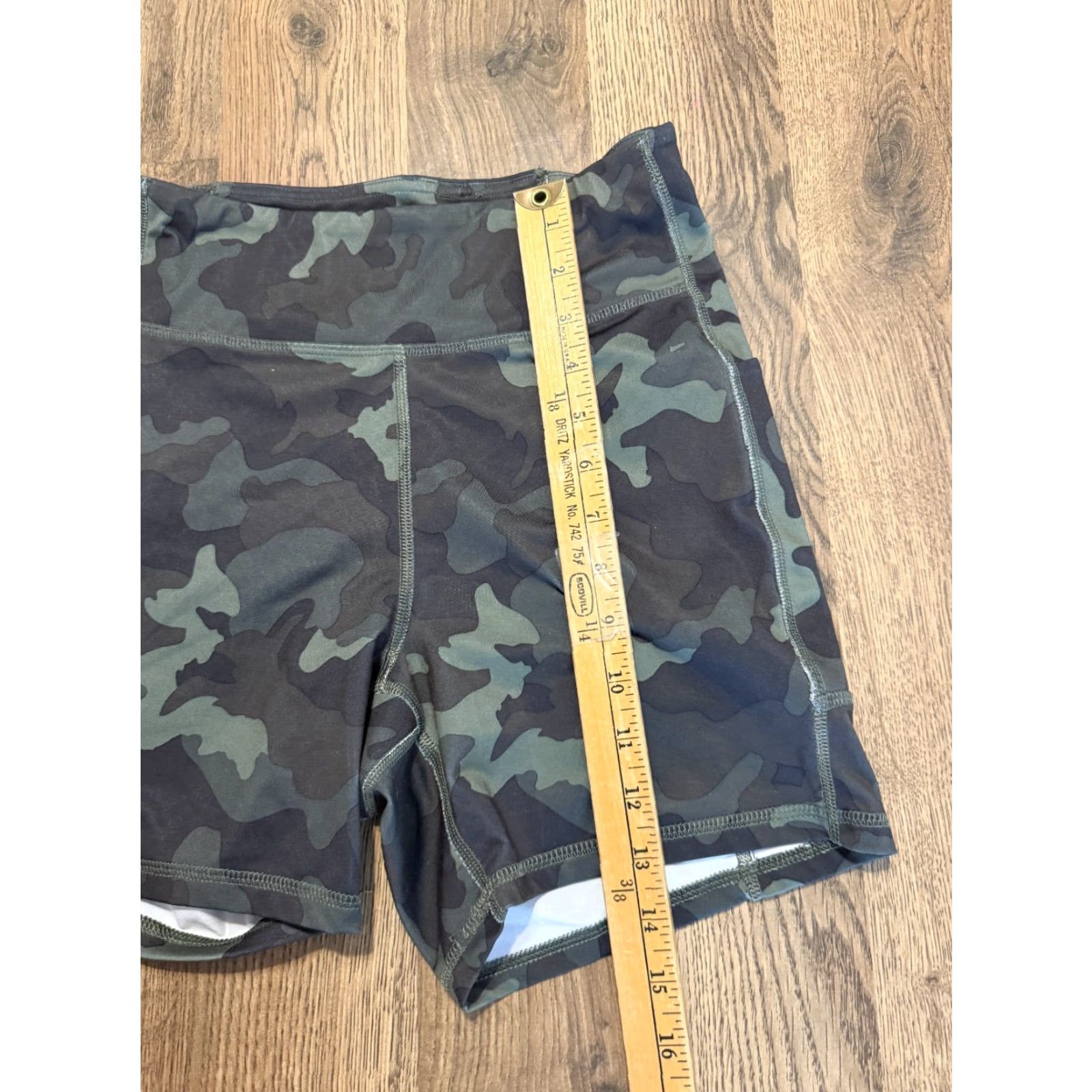 Tek Gear Tek Gear Workout Gear Shorts Womens Medium Green Black Camouflage Bike Shorts Size 32" / US 10 / IT 46 - 7 Thumbnail