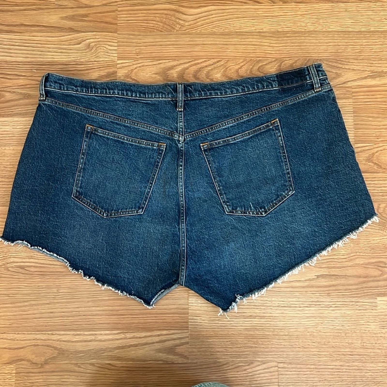 Abercrombie & Fitch Abercrombie & Fitch The Mom Shorts High Rise 4” Jean Shorts Size 37" - 7 Thumbnail