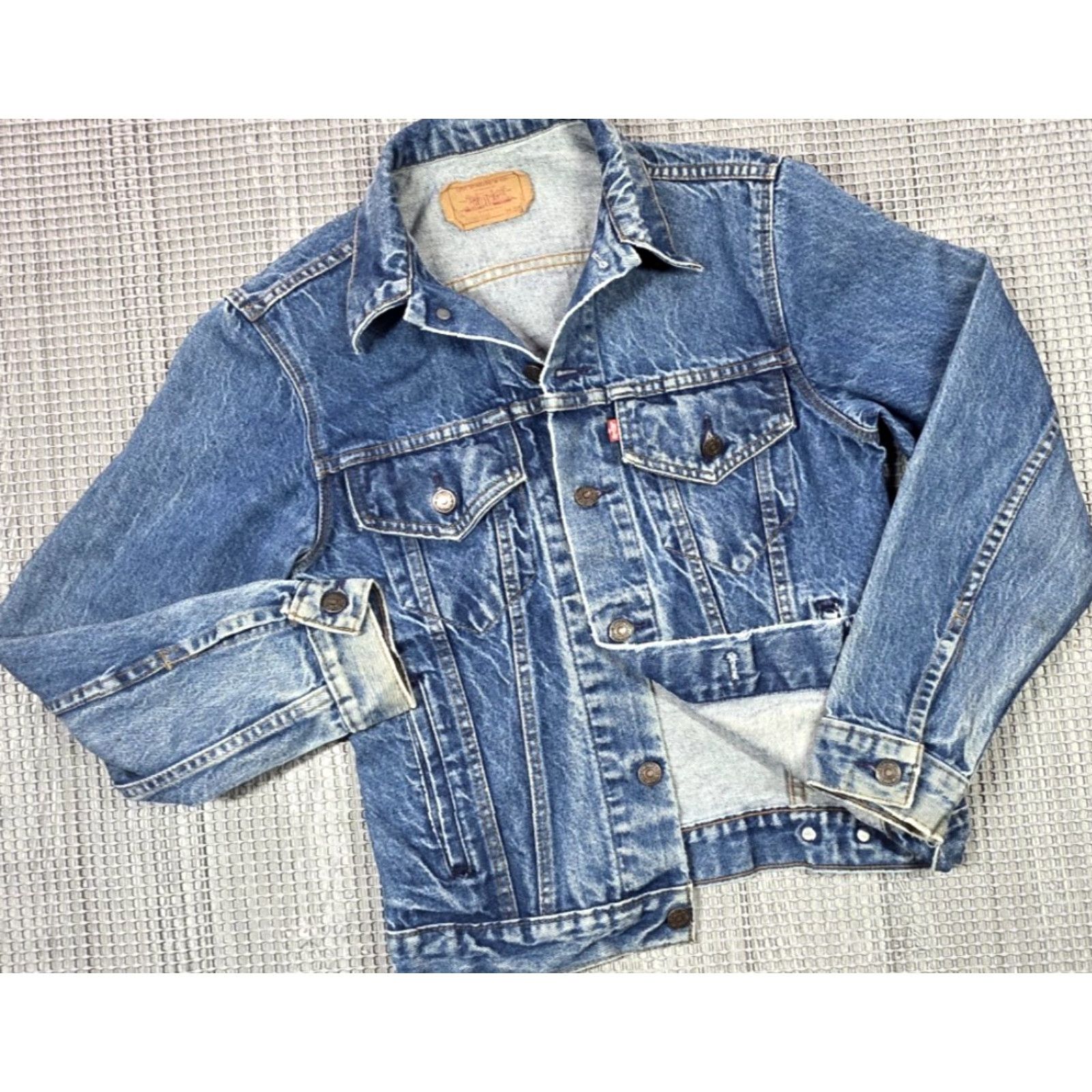 Levi's VINTAGE Levi’s Trucker Denim Jean Jacket 36R Distressed Med Wash 70506 80s 90s Jeans Jacket Mens Blue Size US 36 / EU 52 - 2 Thumbnail