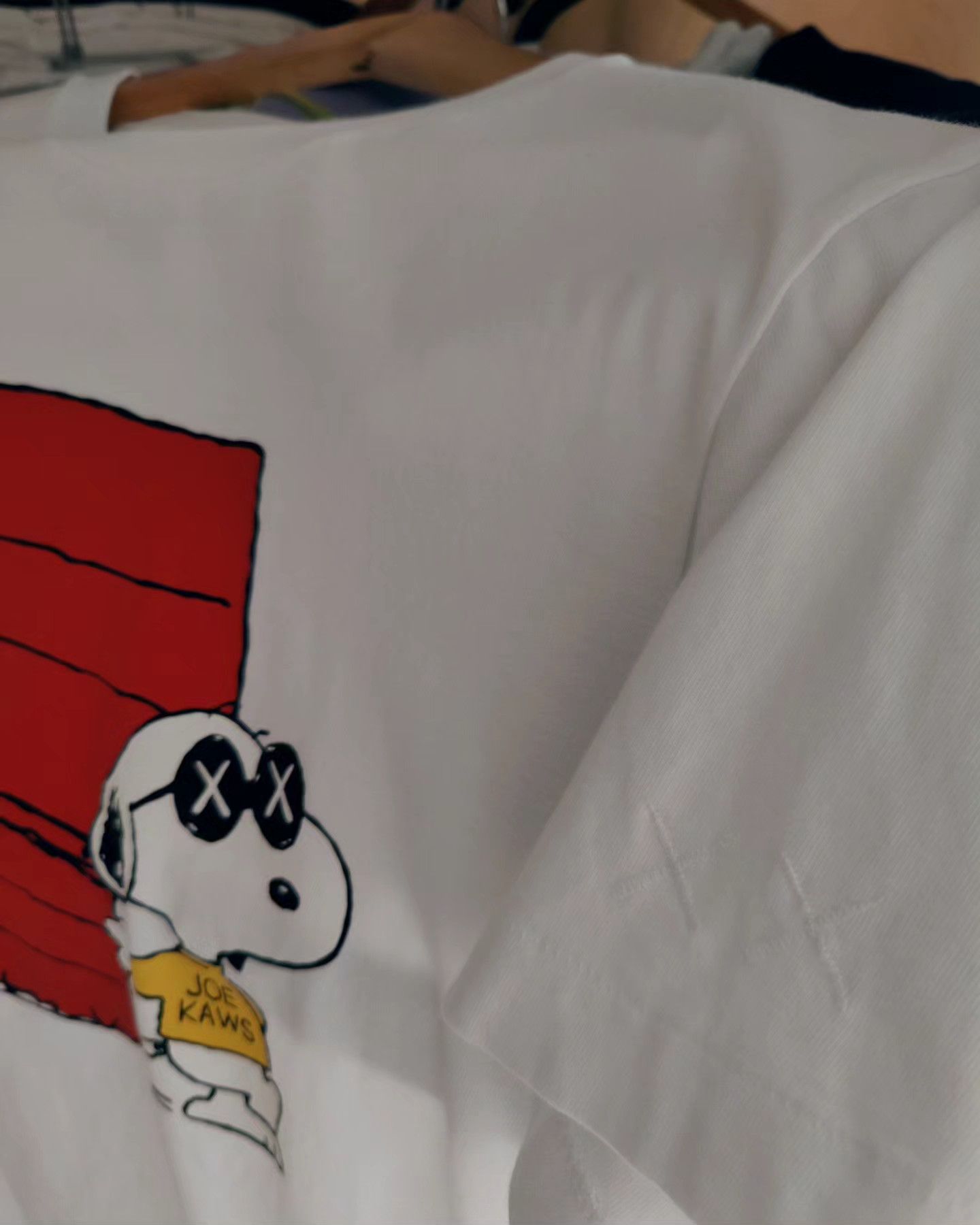 Kaws × Peanuts × Uniqlo KAWS x Peanuts X X Size US M / EU 48-50 / 2 - 2 Thumbnail