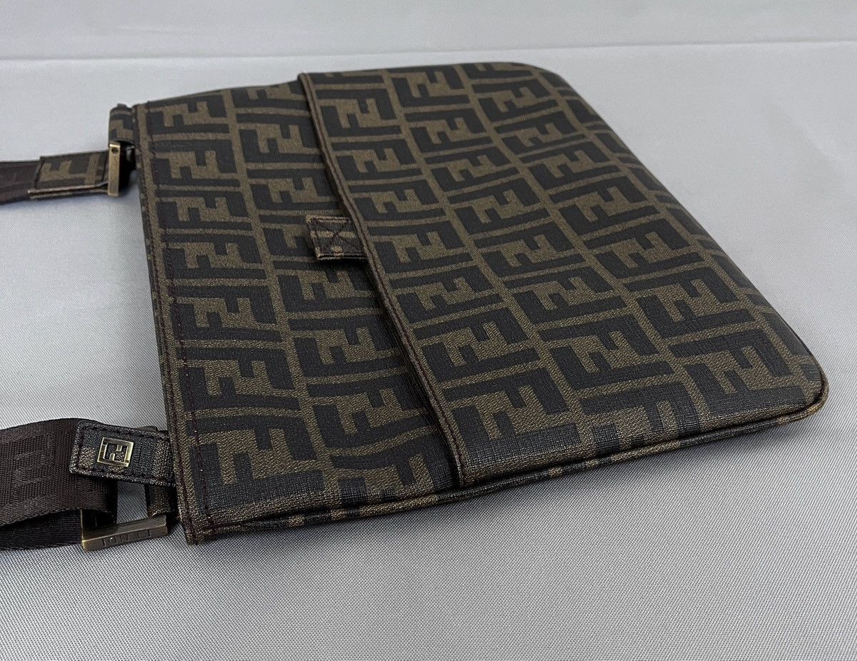 Fendi FENDI FF Monogram Canvas Messenger Bag. Size ONE SIZE - 10 Thumbnail