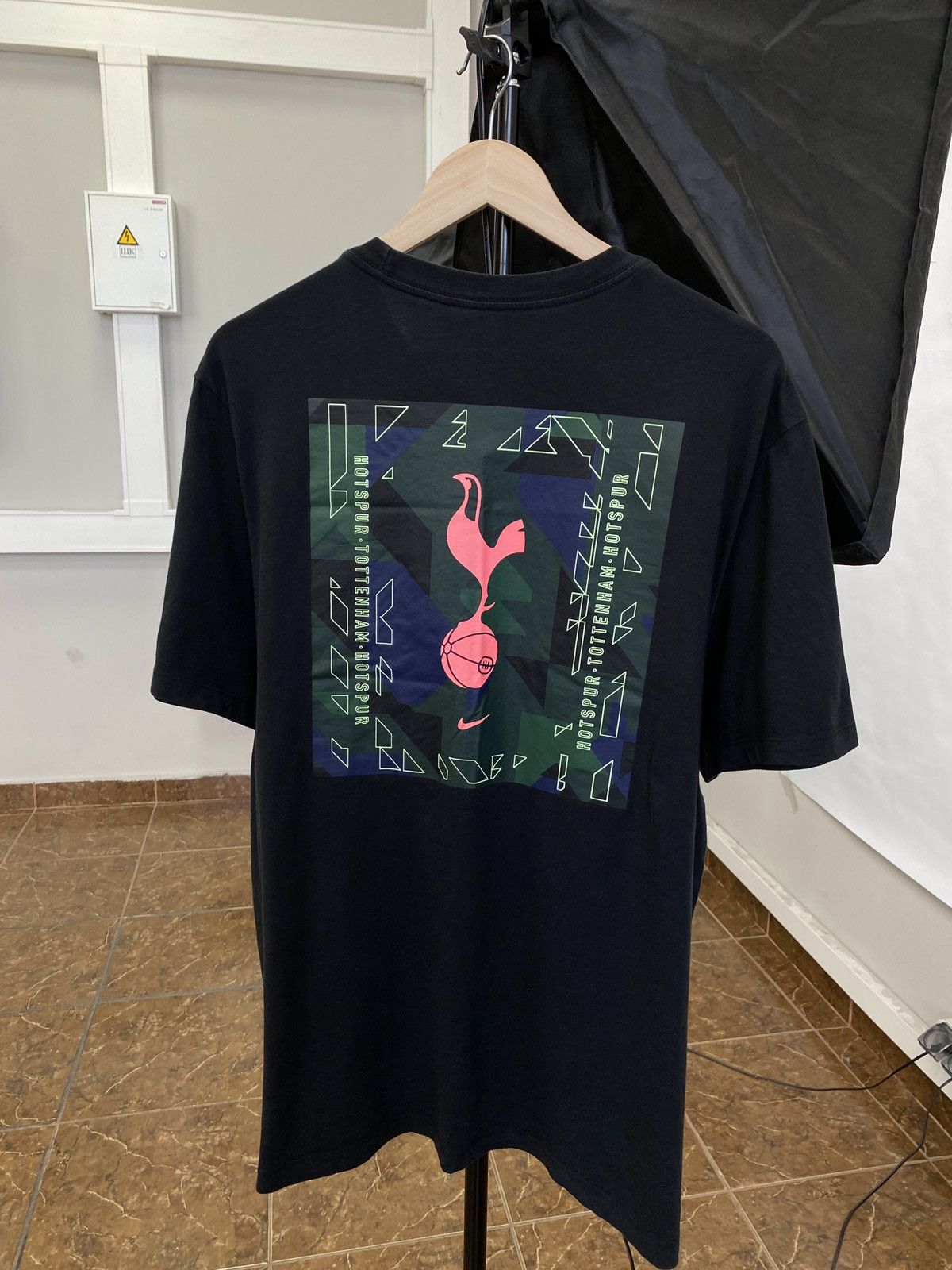 Nike Nike Football Tottenham Hotspur crest t-shirt Center Swoosh Size US XL / EU 56 / 4 - 1 Thumbnail