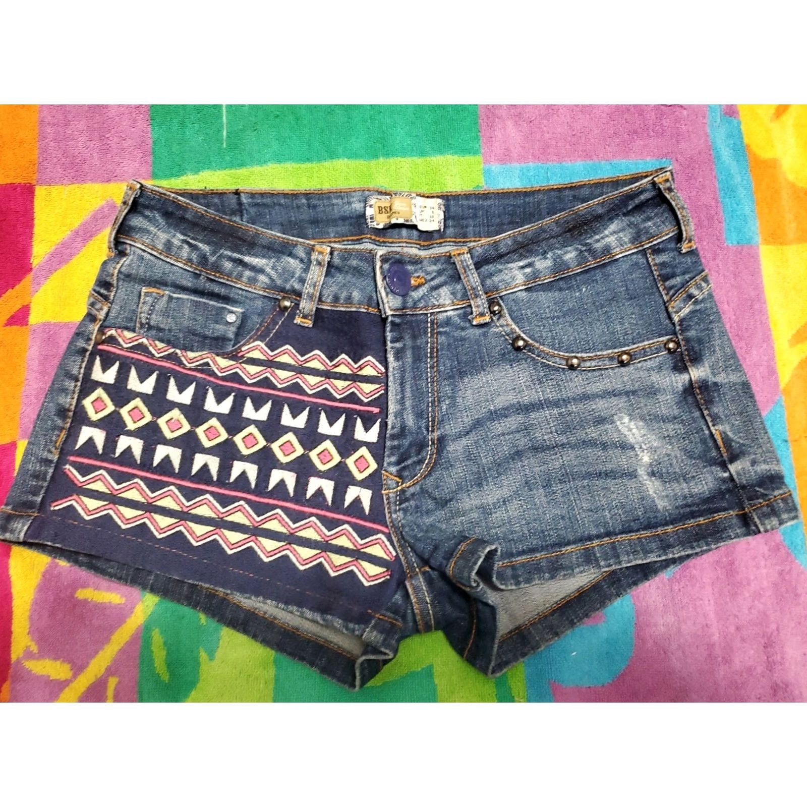 Bershka BERSHKA BSK Denim Collection Women Shorts Embroidered Stud Denim 2in Inseam Blue 28 Regular XS? 34 Eur 6 UK Size 28" / US 6 / IT 42 - 2 Thumbnail