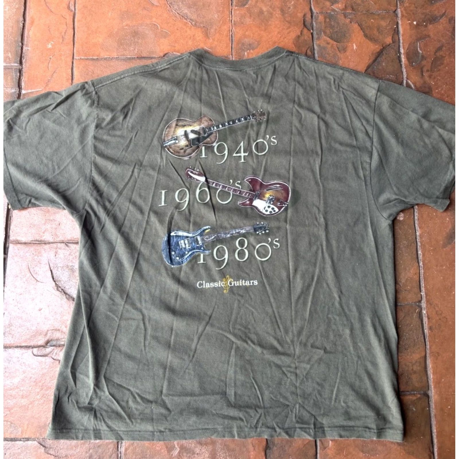 Delta VINTAGE Delta Guitars T-Shirt 2XL Men Green Cotton Crew Neck Short Sleeve Graphic Print 1990s 80s 90s Music Rock Punk Retro USA Guitar Pattern Logo Size US XXL / EU 58 / 5 - 2 Thumbnail