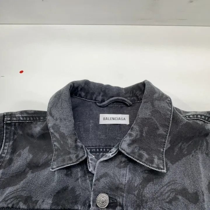 Balenciaga Balenciaga SS21 Printed Loose Denim Jacket 0079-2507 Size L / US 10 / IT 46 - 7 Thumbnail