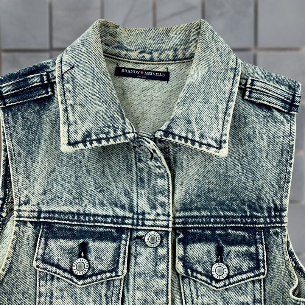 Brandy Melville Brandy Melville Denim Vest Womens One Size Acid Wash Trucker Button Front USA Vest Blue Size ONE SIZE - 1 Thumbnail