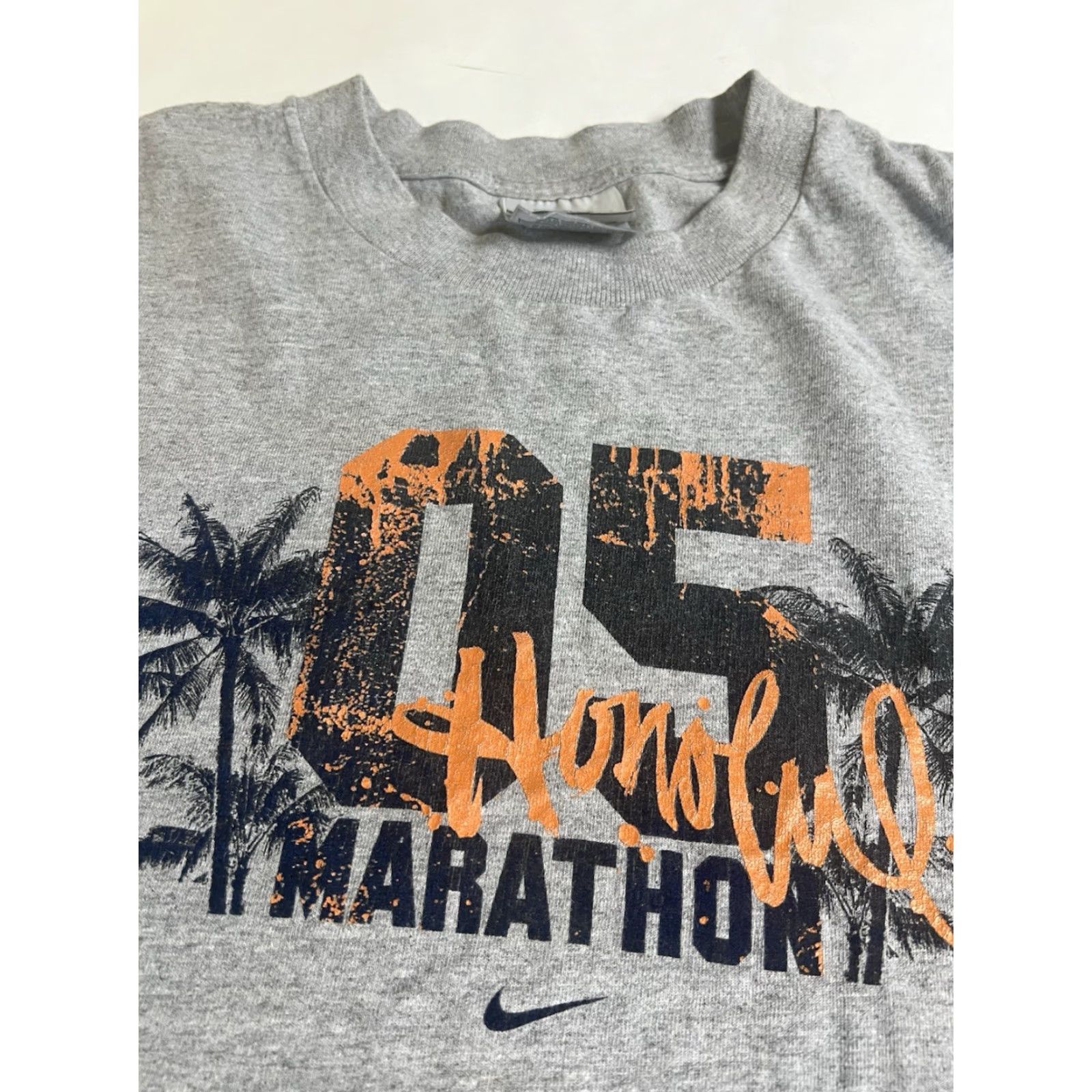 Nike VINTAGE Nike T-Shirt Mens Long Sleeve Crew Neck Gray Honolulu Marathon 2005 Running USA Graphic Print Logo Size L Size US L / EU 52-54 / 3 - 3 Thumbnail