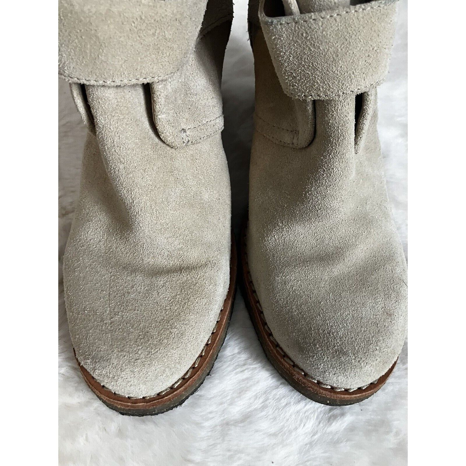 Ugg UGG Mini boots Women's Sand 1 1/2 inch heel fur inside sz 6 Size US 6 / IT 36 - 2 Thumbnail