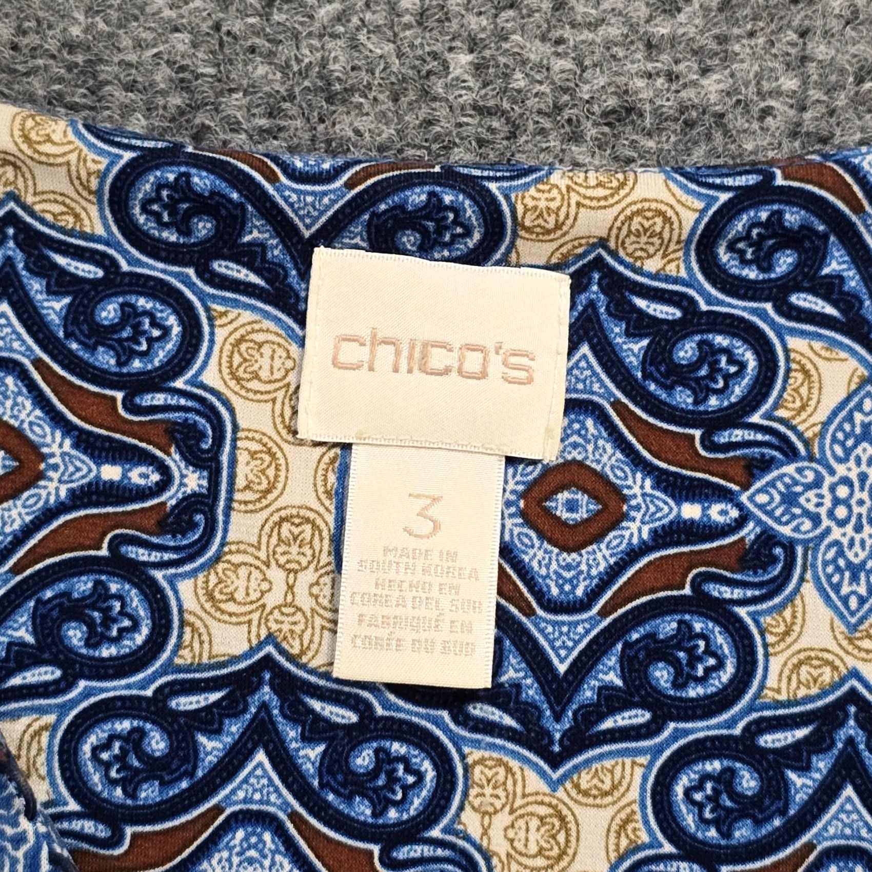 Vintage Chicos Top Womens Size XL Blue Patchwork Mosaic V Neck 3/4 Sleeve Career Casual Blouse Shirt Womens XL Blue Patchwork Mosaic V-Neck 3/4 Sleeve Glass? Size XL / US 12-14 / IT 48-50 - 3 Thumbnail