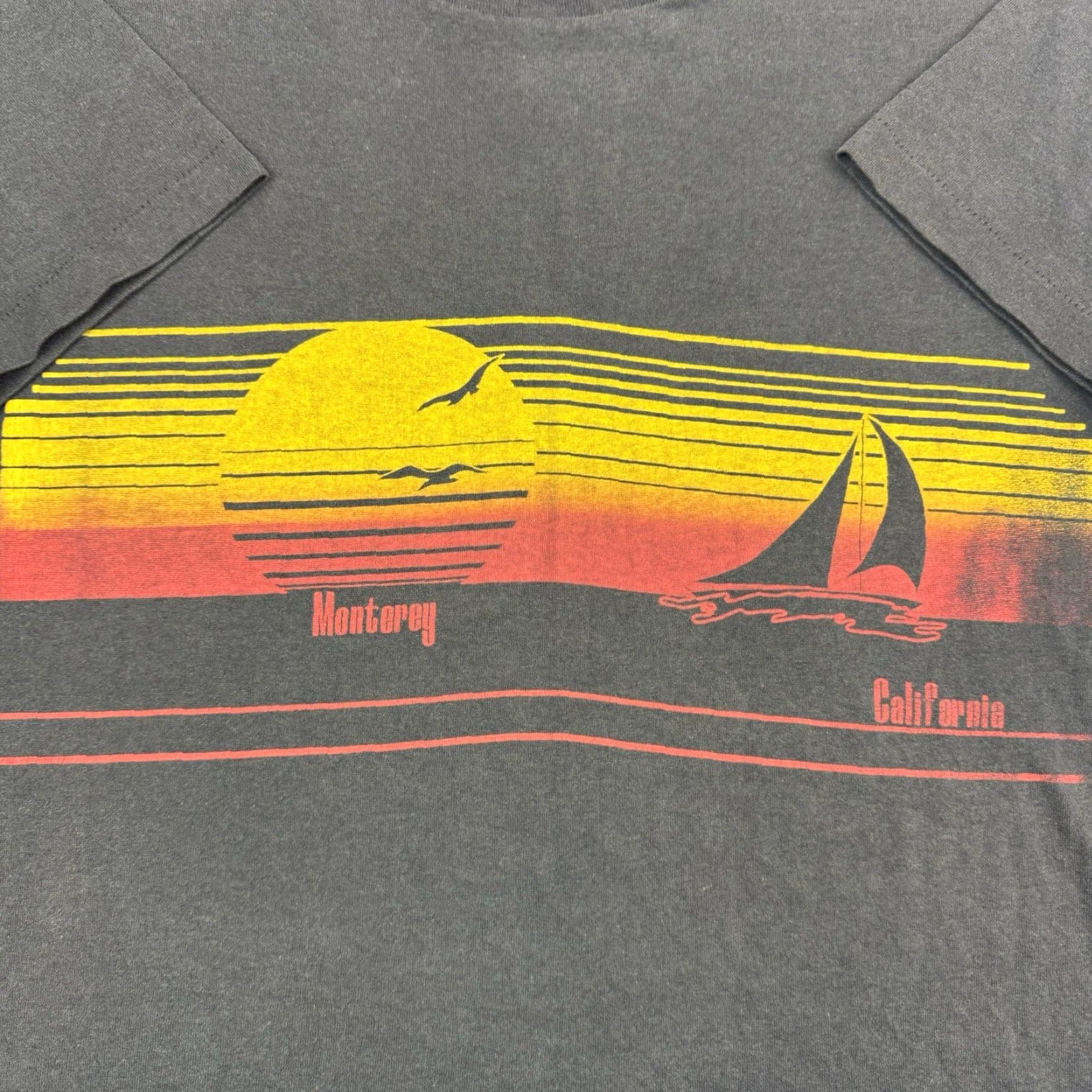 TEE JAYS VINTAGE Tee Jays Monterey Bay Beach T-Shirt Adult Large Black Graphic Print 80s Surf California Mens Size US L / EU 52-54 / 3 - 2 Thumbnail