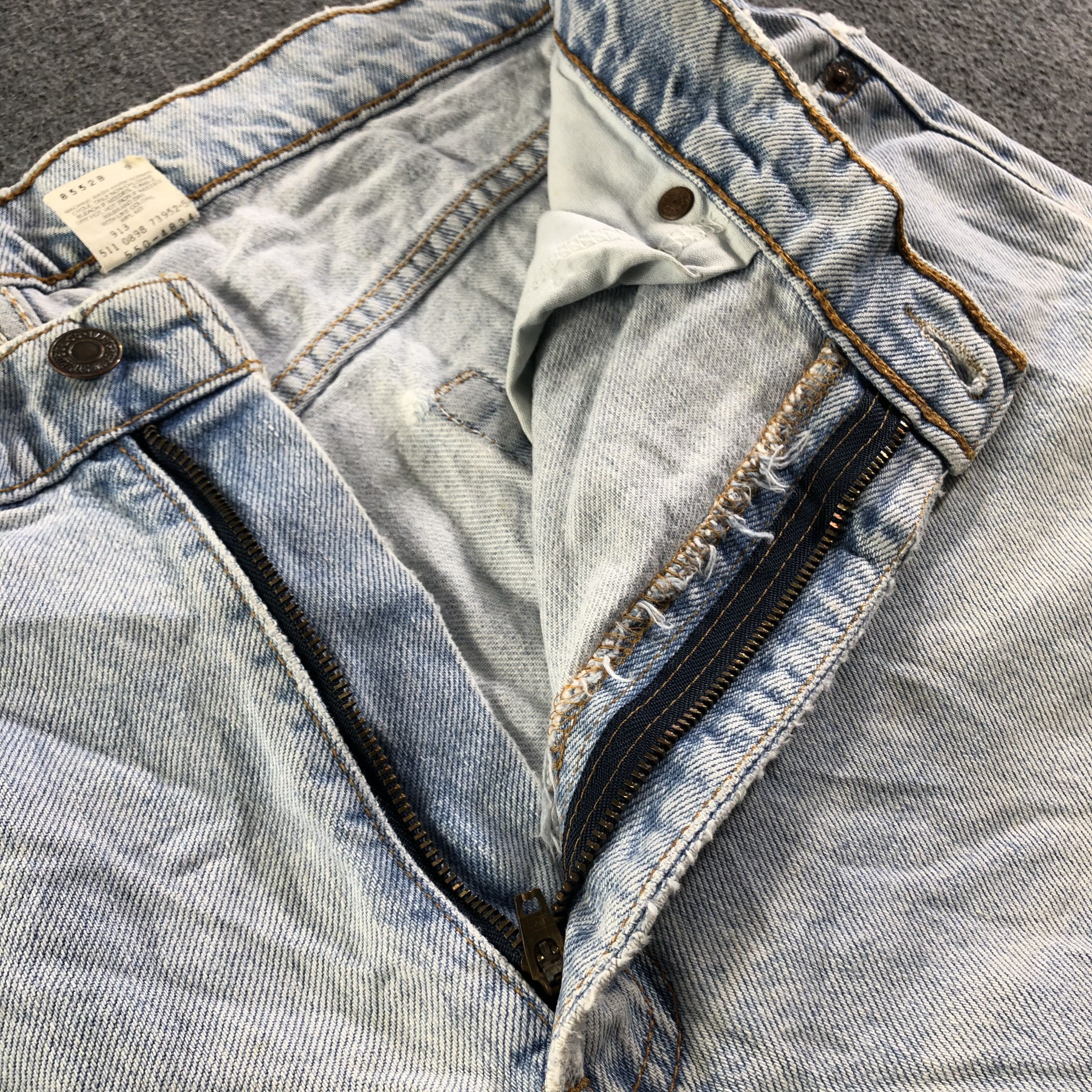 Levi's Vintage Light Wash Levis 550 Jeans-J3283 Size US 35 - 9 Thumbnail