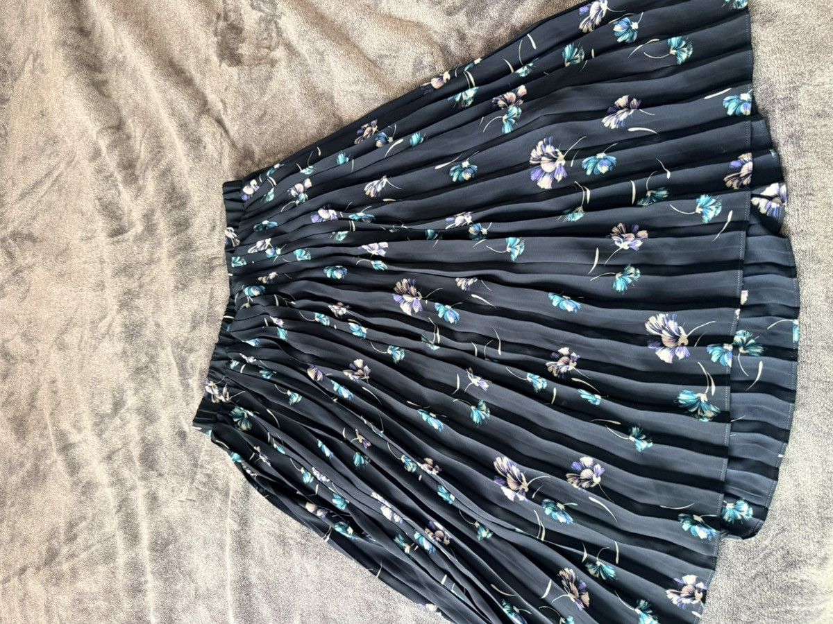 Banana Republic Banana Republic Floral Pleated Midi Skirt Sz S Black Blue Size 28" / US 6 / IT 42 - 9 Thumbnail