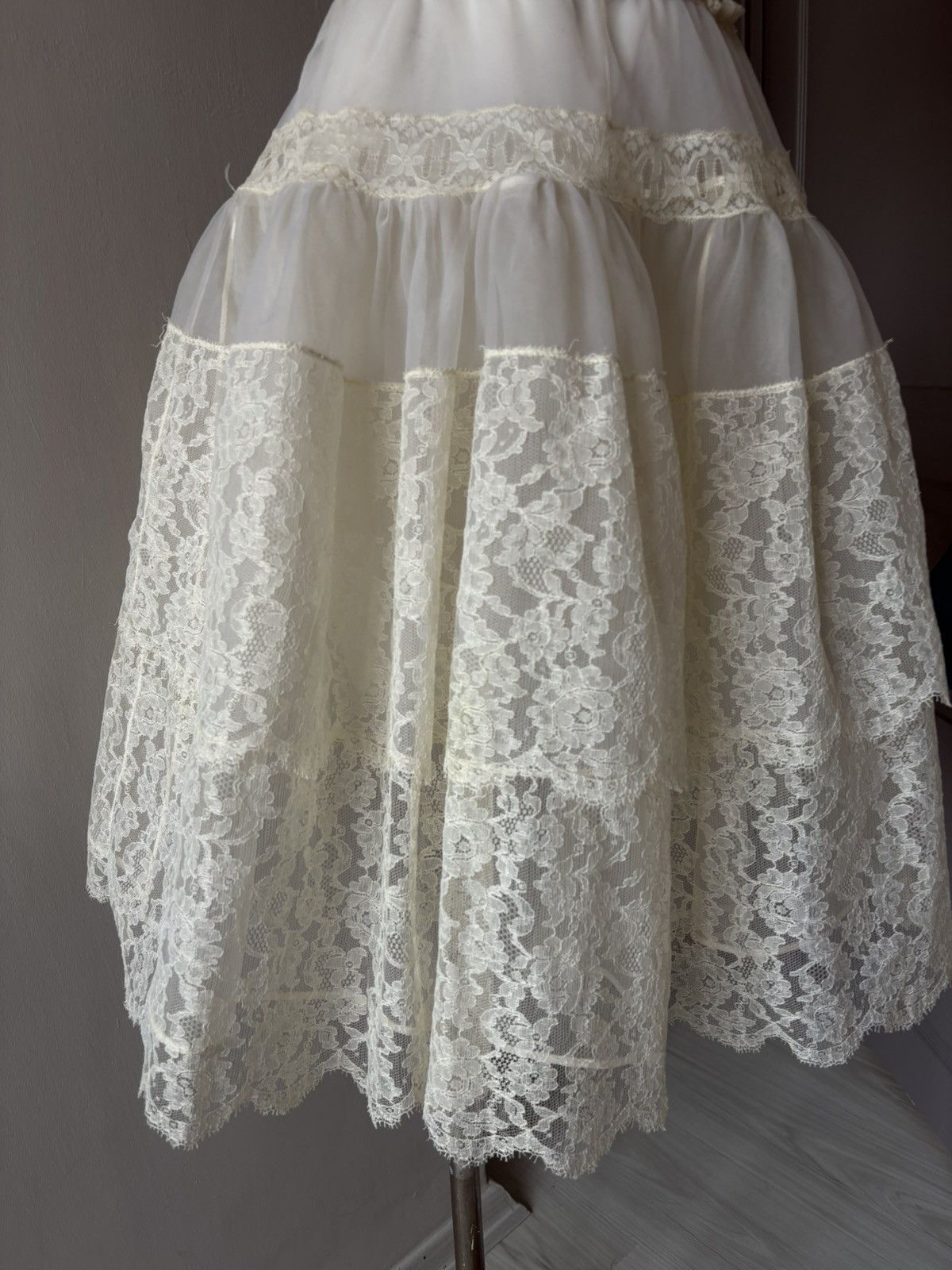 Vintage Vintage petticoat Size 26" / US 2 / IT 38 - 14 Thumbnail