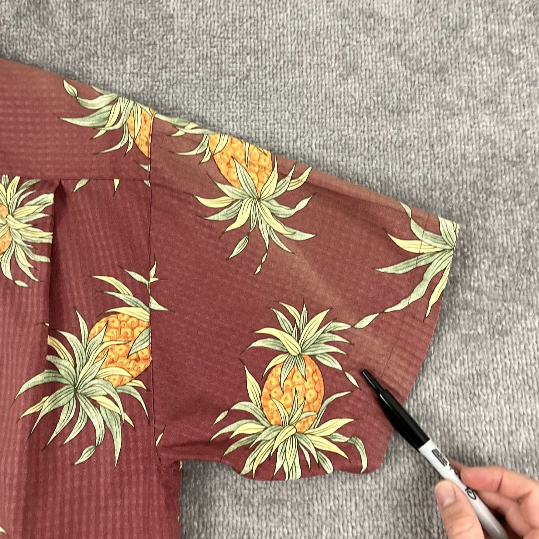 Tommy Bahama Tommy Bahama Hawaiian Button-Up Shirt Mens Medium Red Pineapple Silk Geometric Casual Resort Size US M / EU 48-50 / 2 - 6 Thumbnail