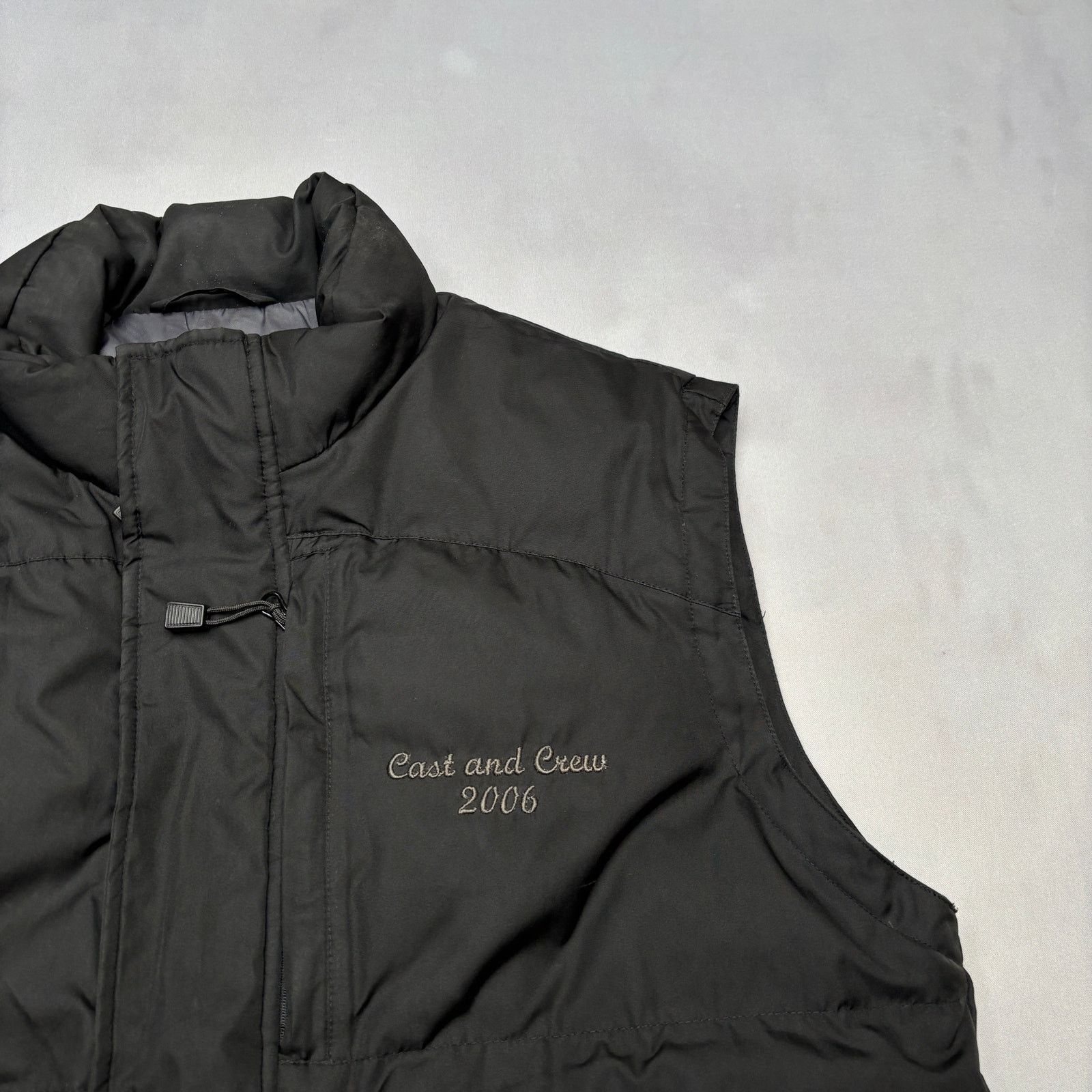 Vintage House TV Show Cast & Crew Down Puffer Vest Jacket Men's M Size US M / EU 48-50 / 2 - 3 Thumbnail