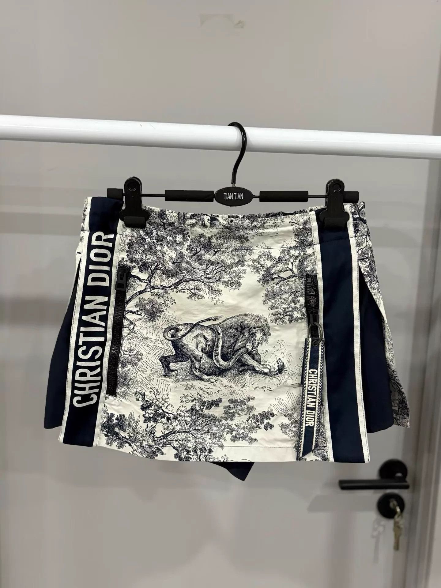 Dior DIOR Zoo Series skort Deadstock 32 Size 24" / US 00 / IT 34 - 1 Thumbnail
